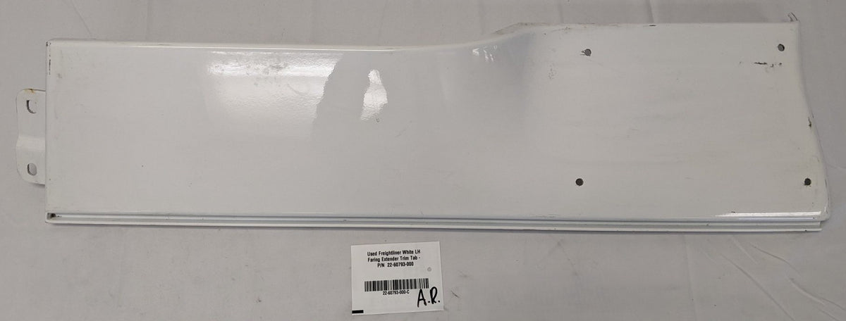 Freightliner LH Fairing Extender Trim Tab 22-60793-000 (Used)