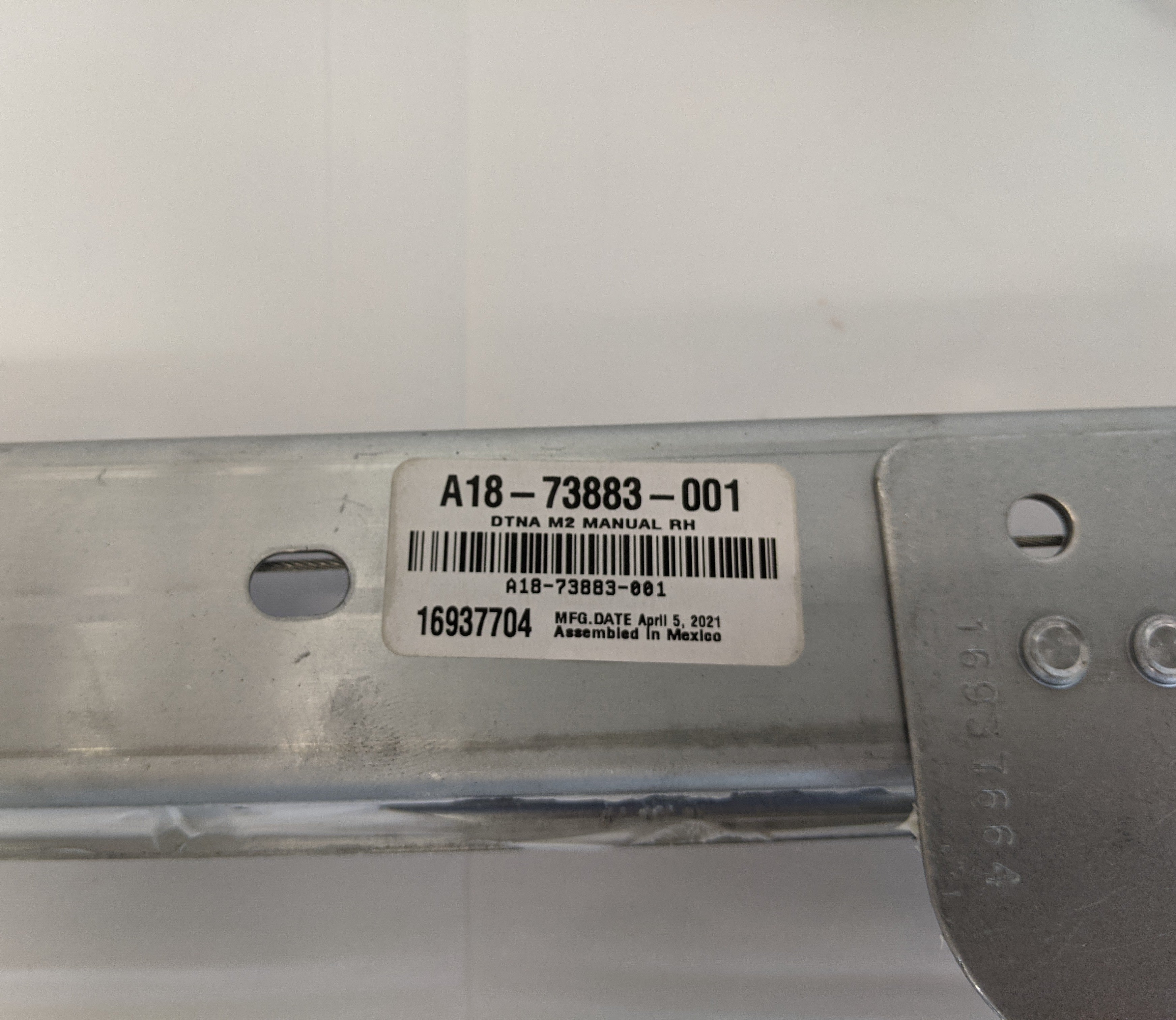 New Freightliner M2 RH Manual Window Regulator Assy - P/N A18-73883-001 (10125581254972)