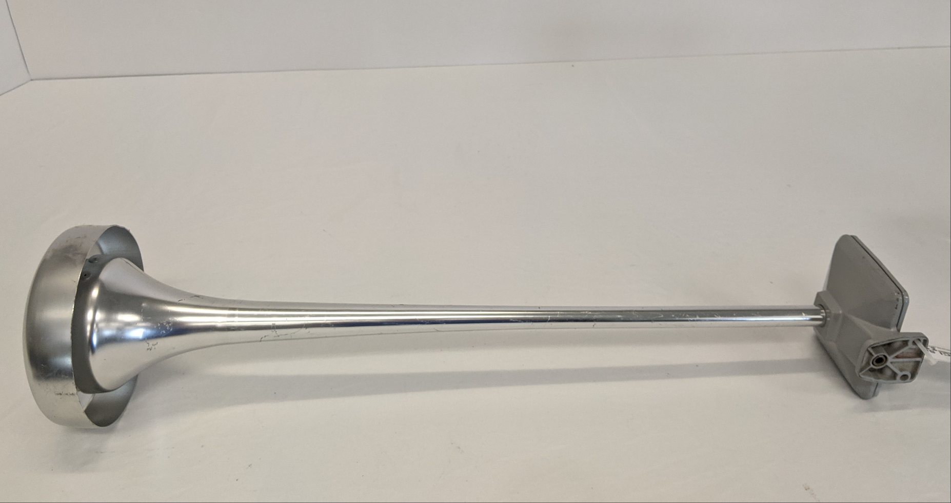 Freightliner 29 Inch Bright Round Air Horn w/ Logo - P/N 22-58126-000 (10096479830332)