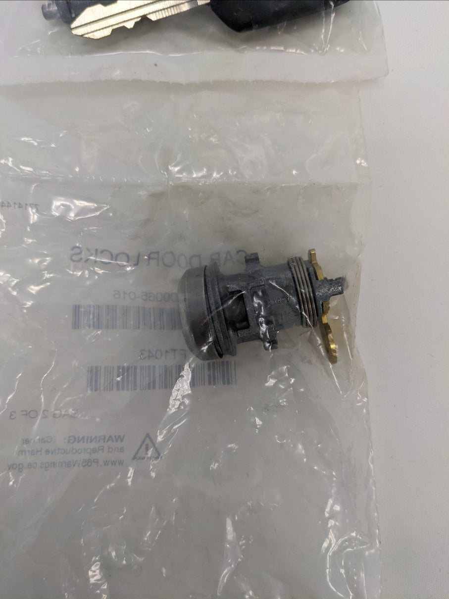 New Freightliner W4 Lockset, 4 Keys, Lockset - P/N W22-00065-016 (10133749662012)
