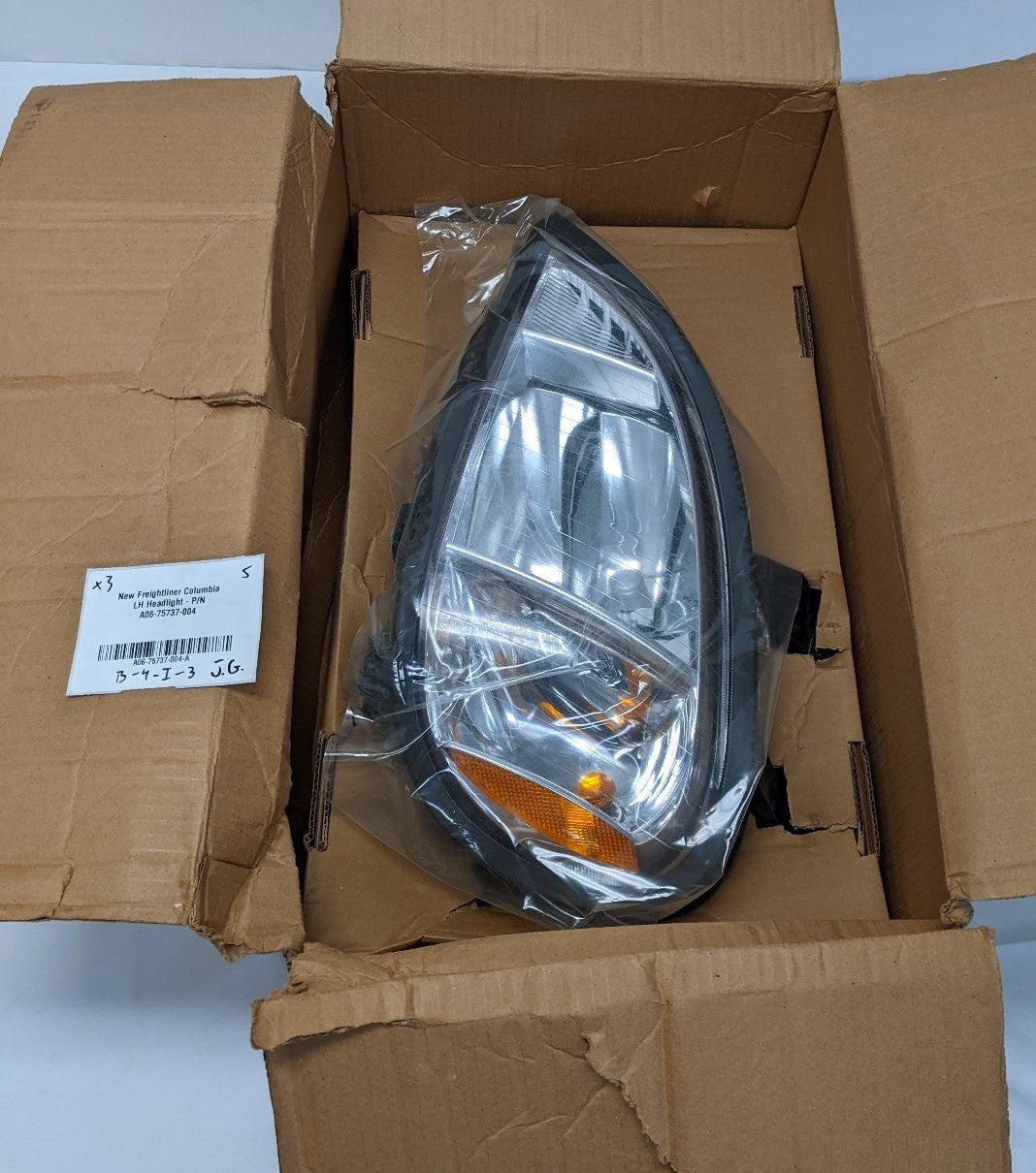 Freightliner Columbia LH Headlight Hella A06-75737-004