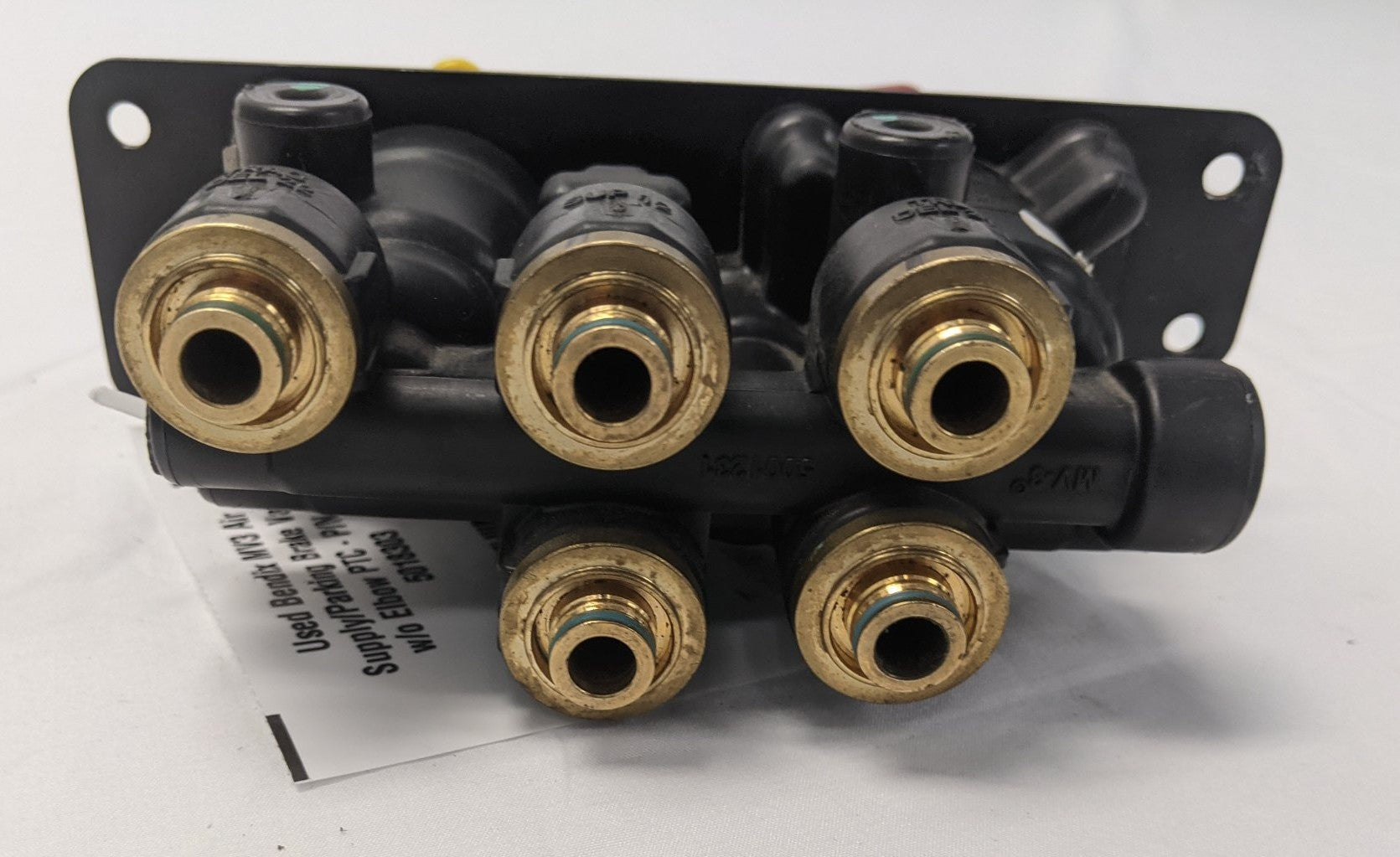 Used Bendix MV3 Air Supply/Parking Brake Valve w/o Elbow PTC - P/N BW 5018303