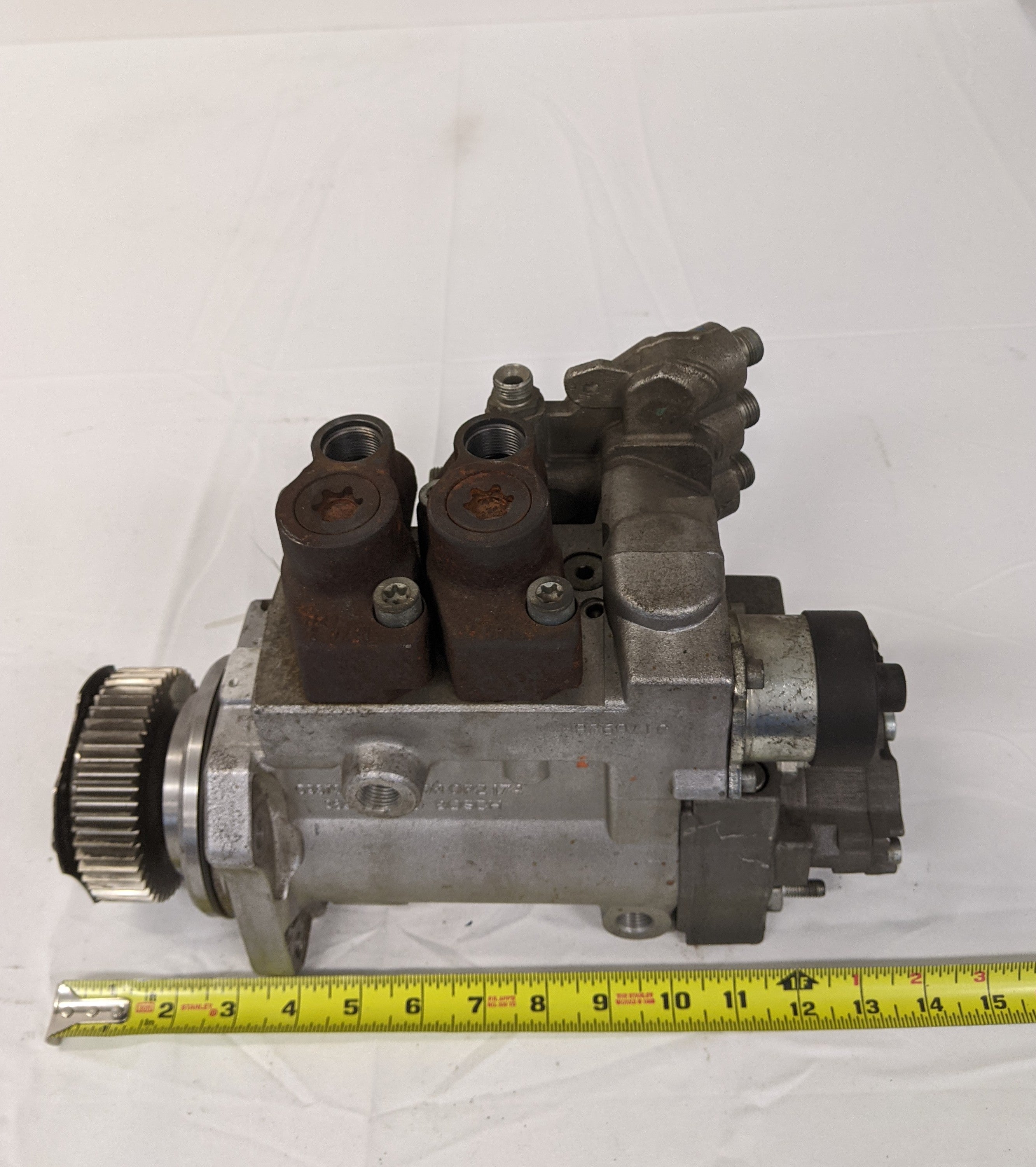 Used Detroit DD15 High Pressure Fuel Pump w/ Manifold - P/N A 472 090 03 50 (10091355734332)