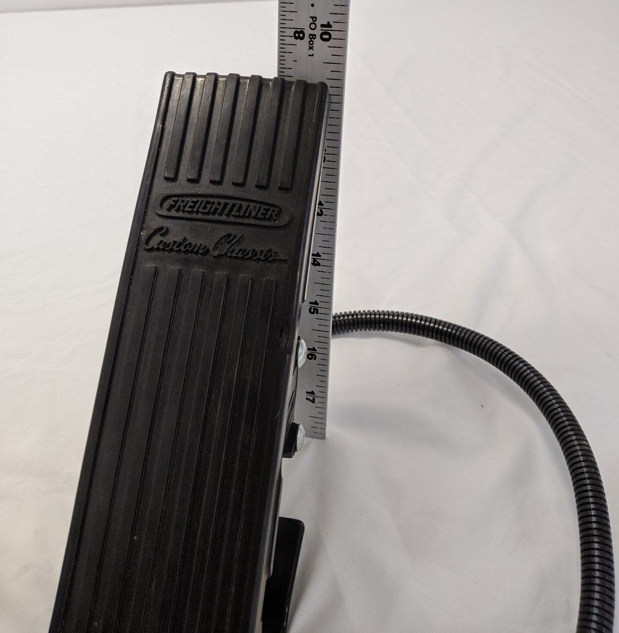 Freightliner DD13 Accelerator Pedal - A01-33650-000