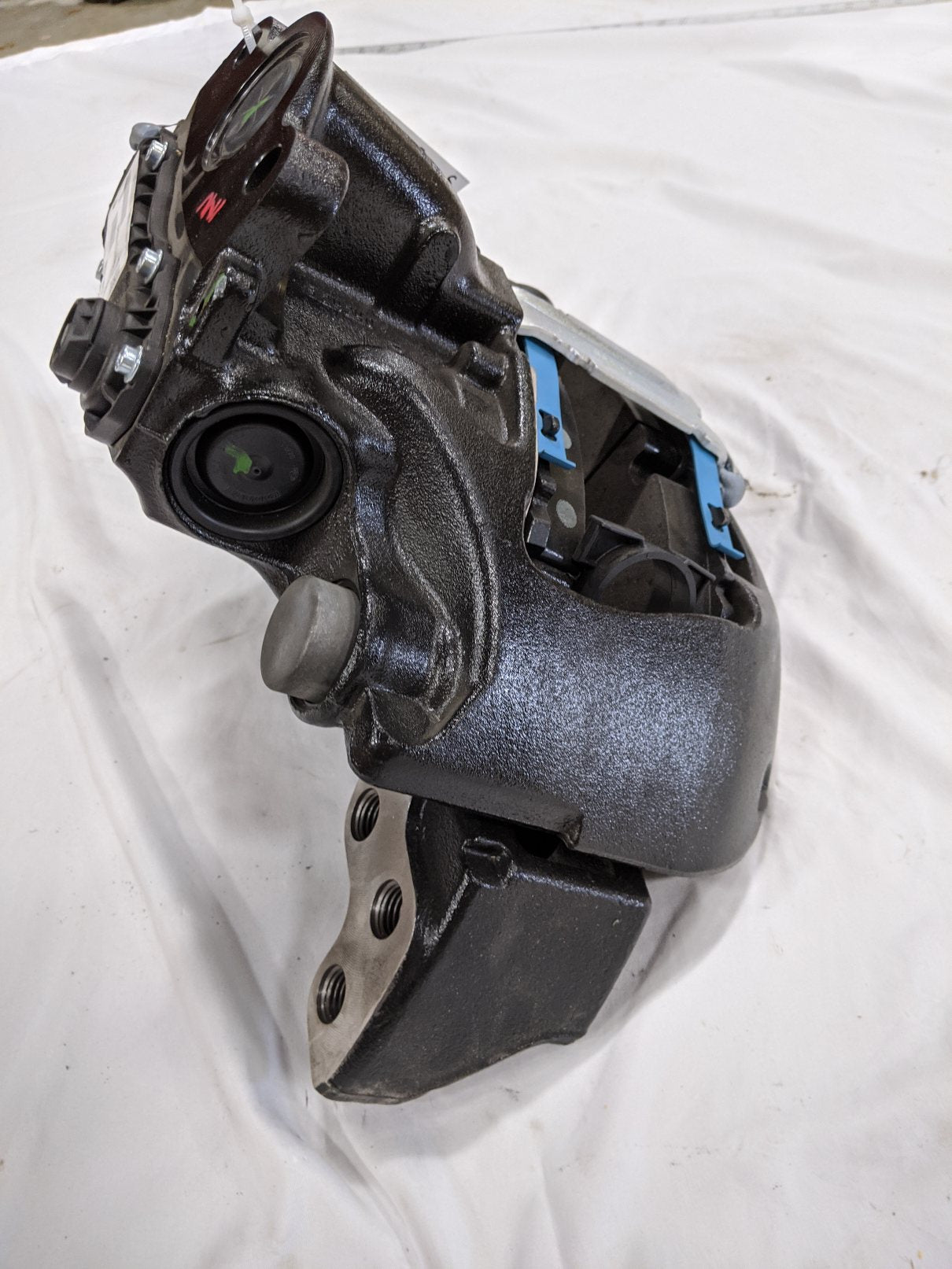 New Bendix LH 0750A 276 LT Front Disc Brake Caliper - P/N BW K189236 (10091592220988)