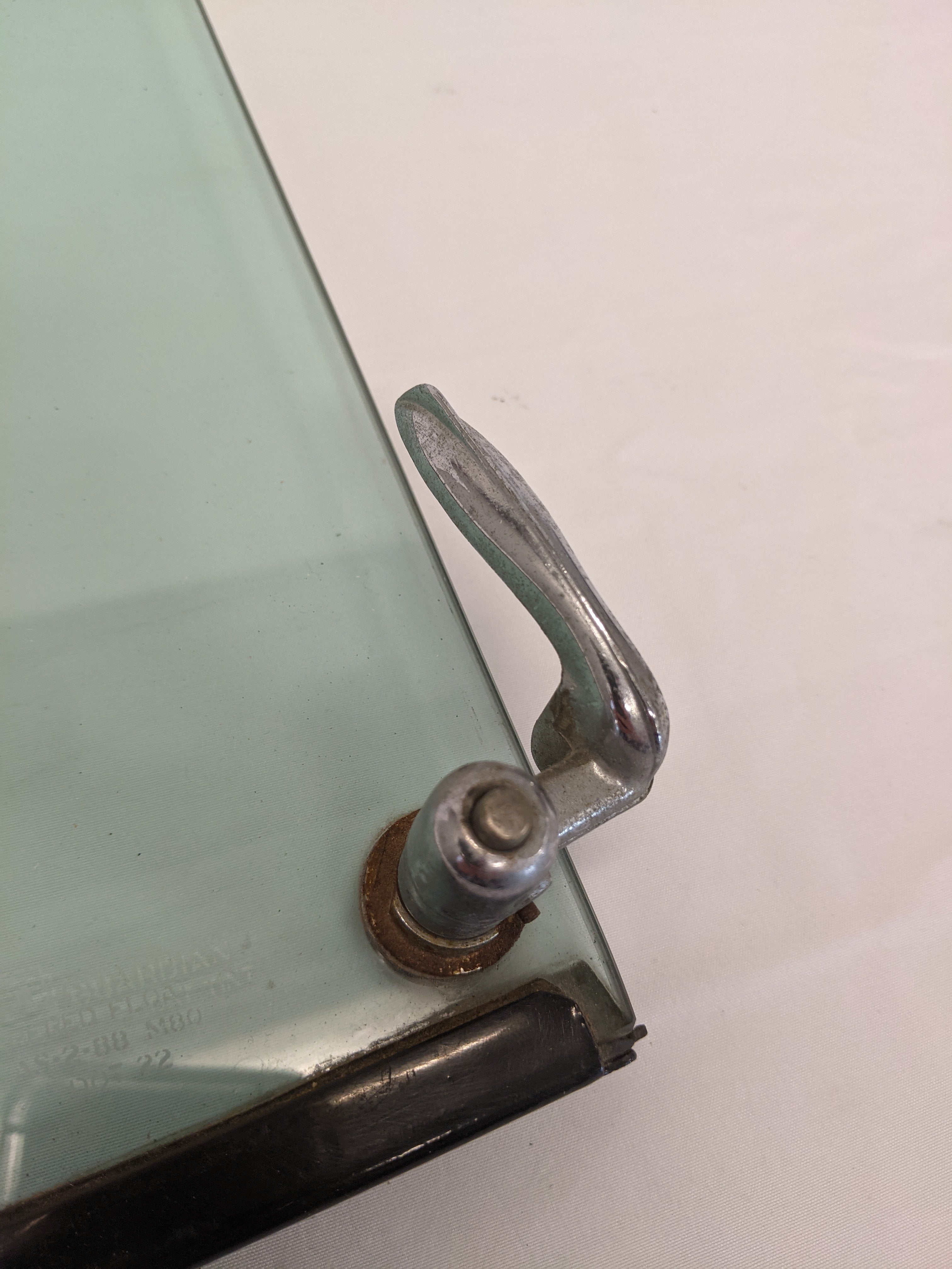 Used Freightliner FLD Classic RH Tinted Vent Window - P/N A18-17428-003 (10090903011644)