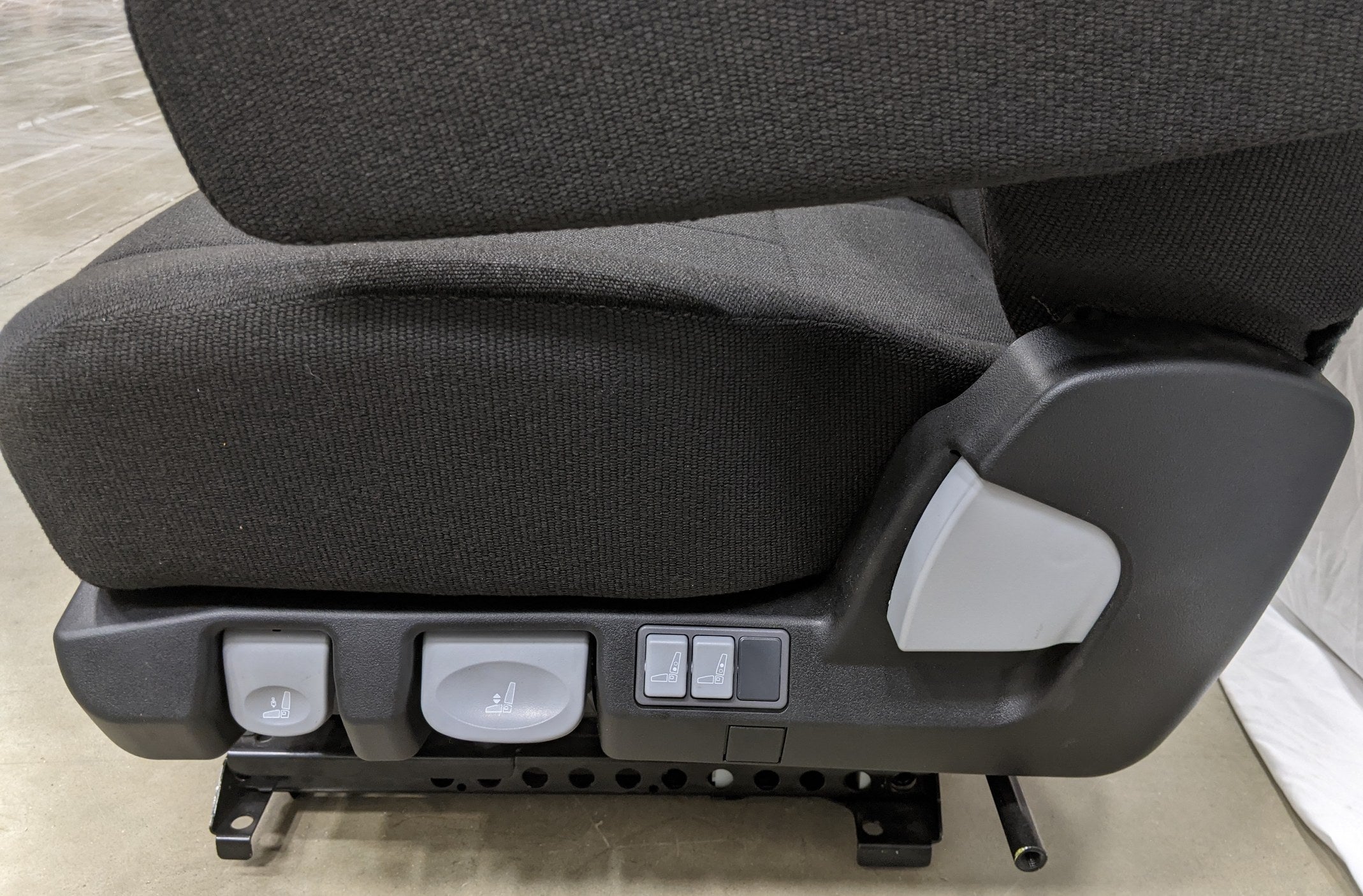 Damaged ISRI  Air Ride 1 Arm 2 Lumbar Black Passenger Seat -P/N ISR 816004 326 (9995468144956)
