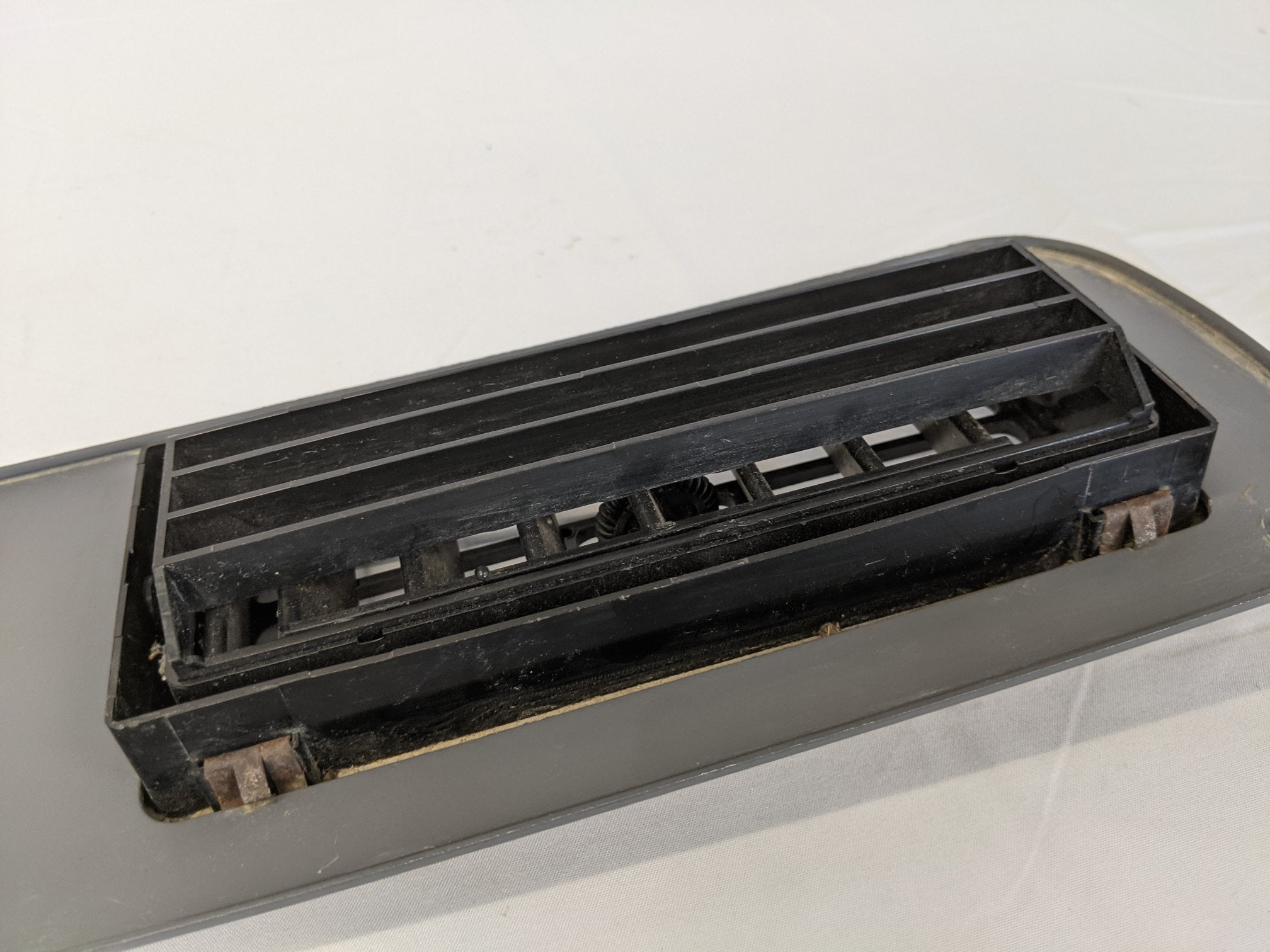 Used Freightliner Columbia Sleeper Air Vent Panel w/ Louver - P/N 22-46623-002 (10122021732668)