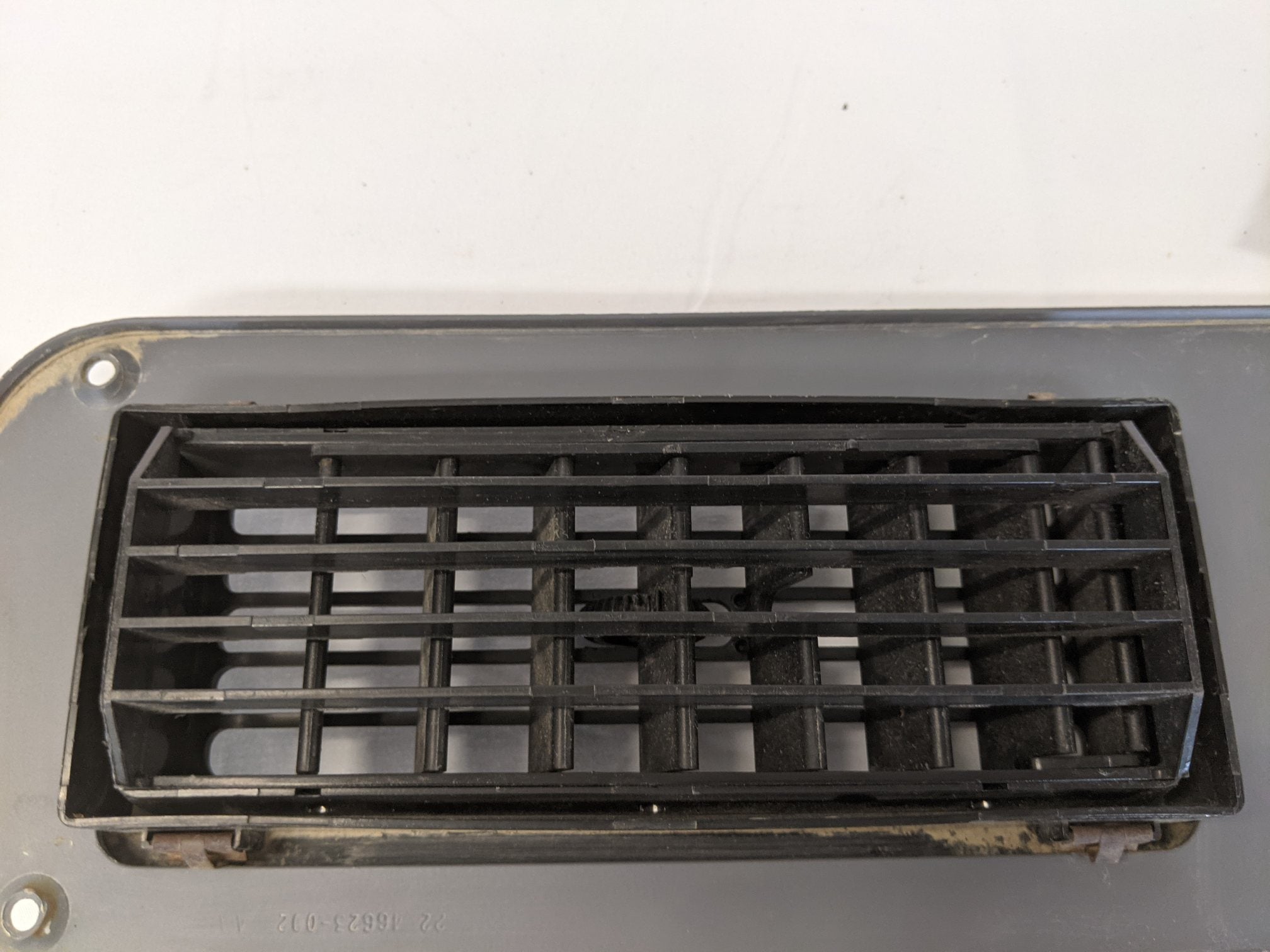Used Freightliner Columbia Sleeper Air Vent Panel w/ Louver - P/N 22-46623-002 (10122021732668)