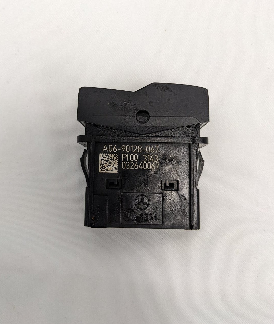 New Freightliner Multiplex Aero Off, Modular Field Switch - P/N A06-90128-067 (10140356641084)