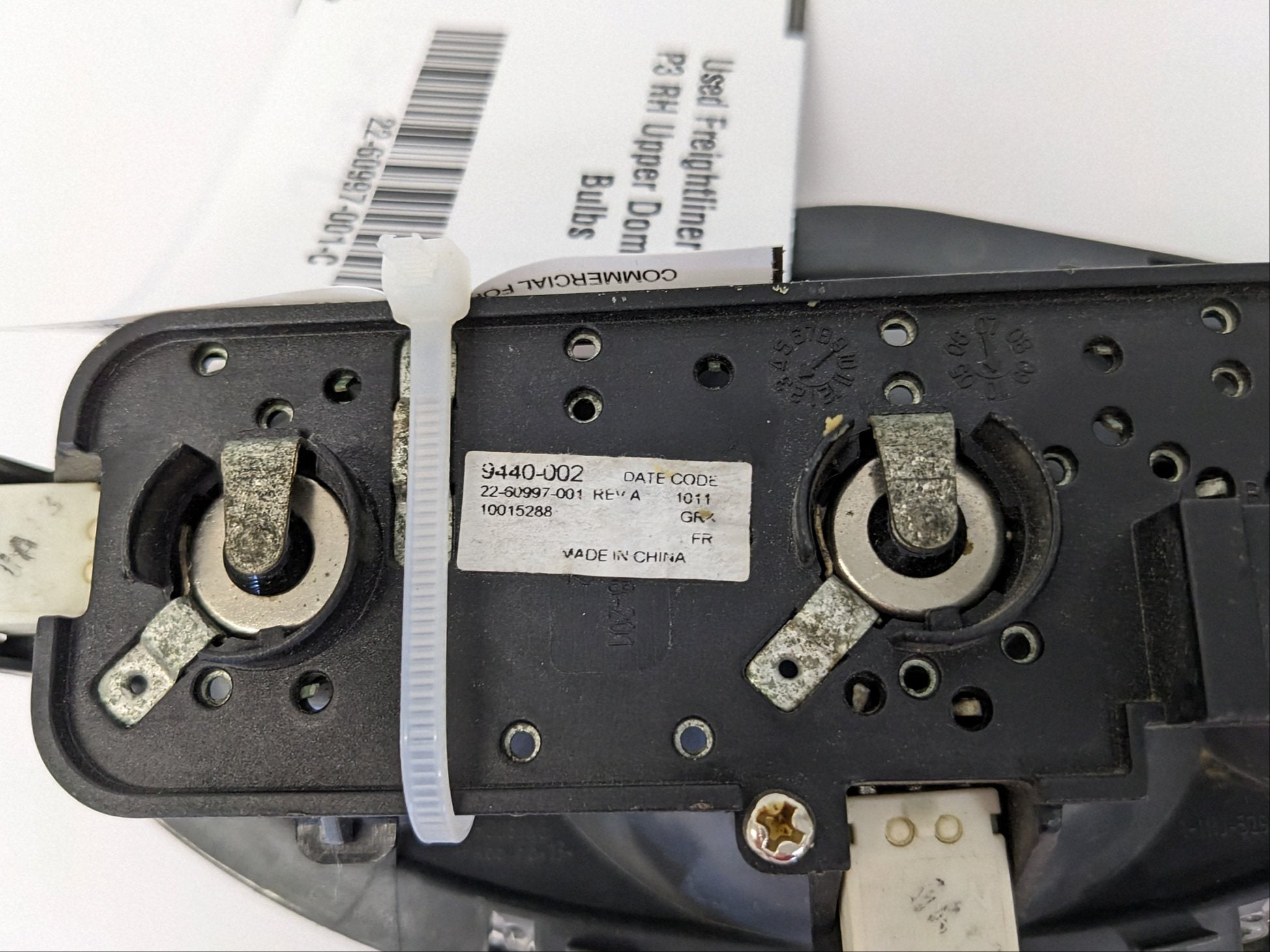 Used Freightliner Cascadia P3 RH Upper Dome Light w/ Bulbs - P/N 22-60997-001 (4029255614550)