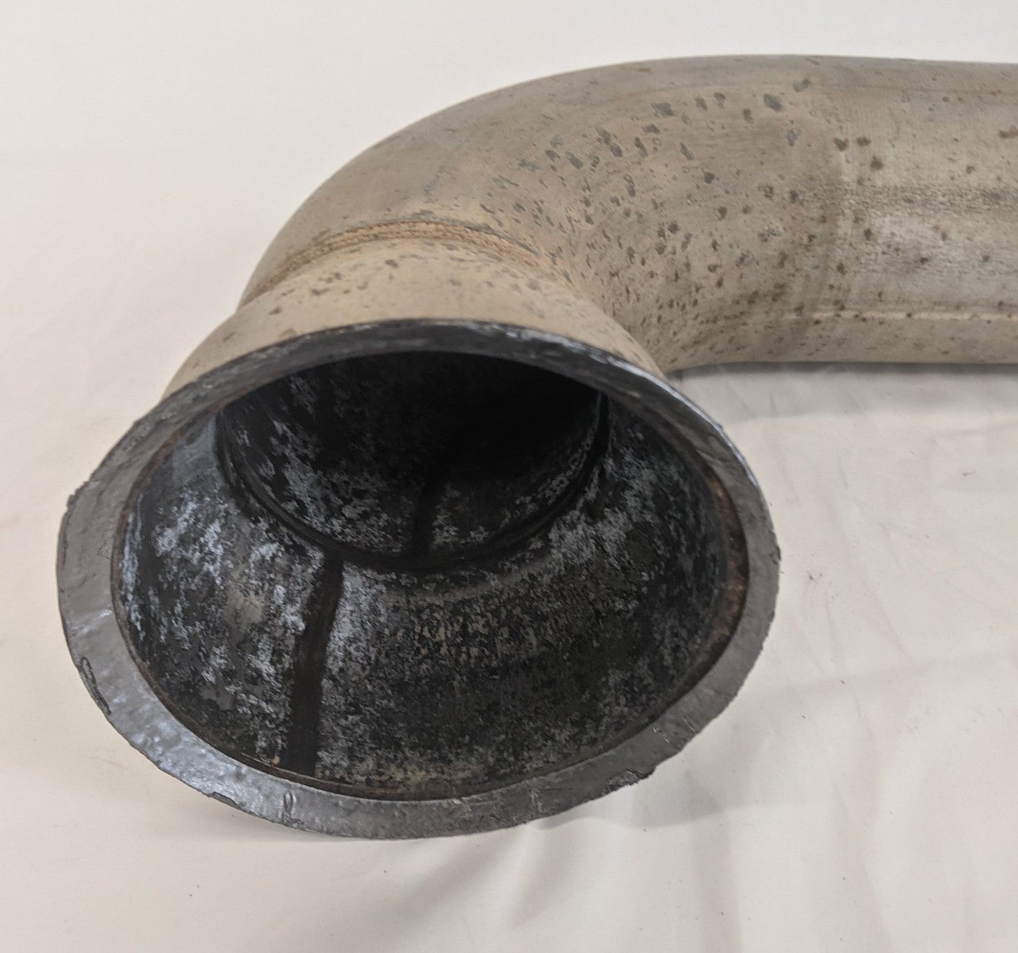 Used Cascadia P3 Exhaust pipe Inlet - P/N 04-30676-000