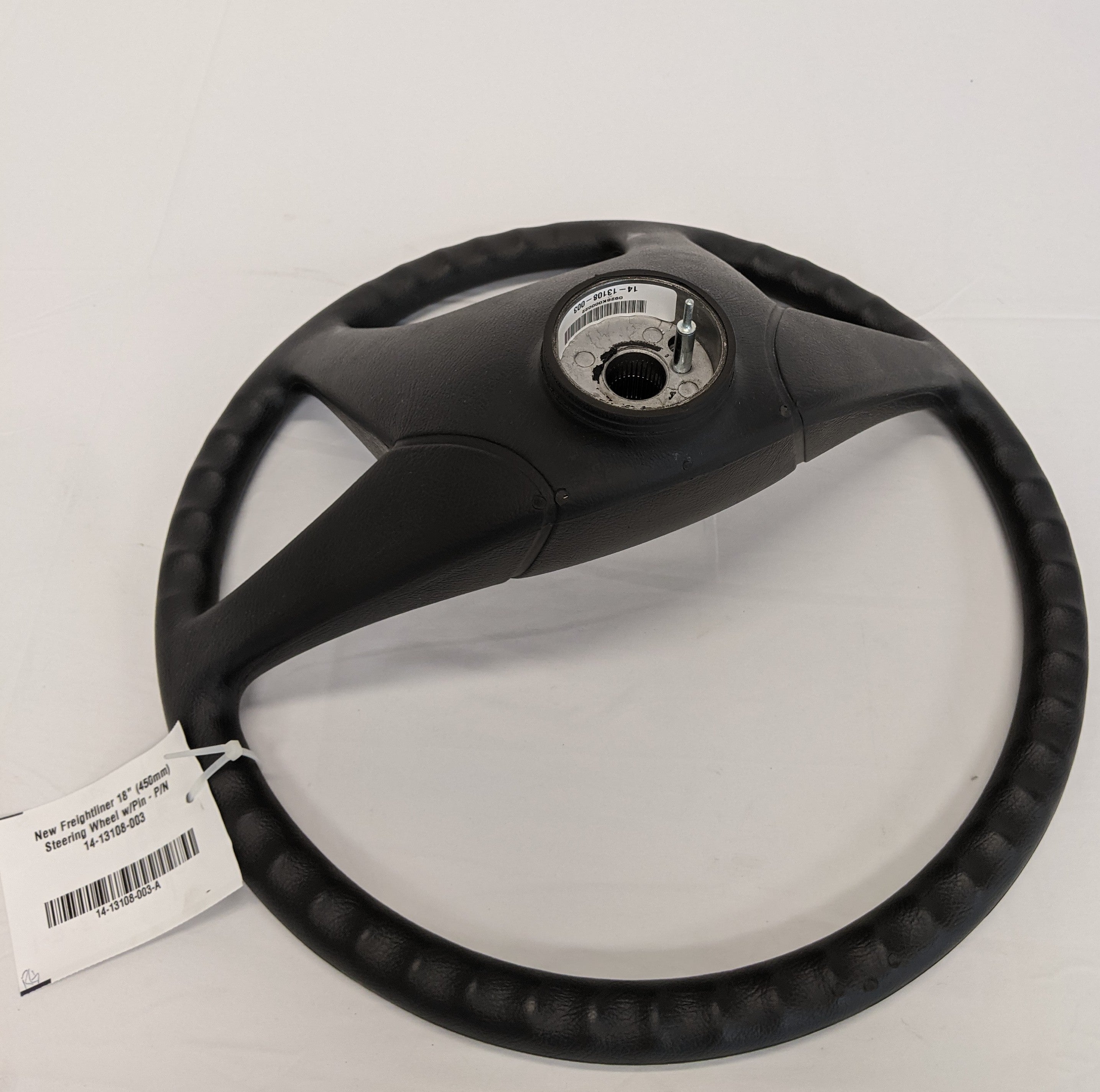 New Freightliner 18" (450mm) Steering Wheel w/Pin - P/N  14-13108-003 (10121897902396)