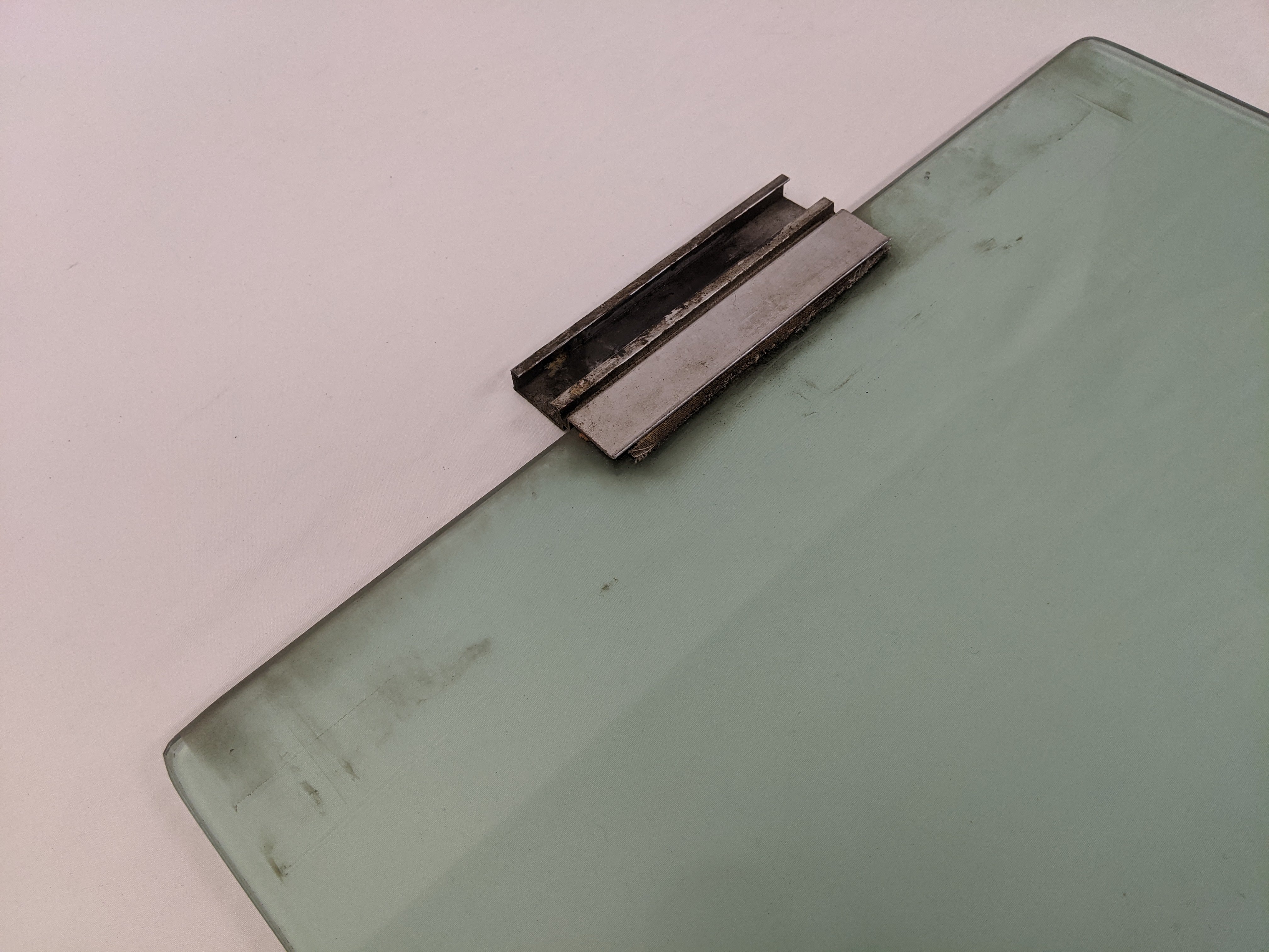 *Scratched* Freightliner FLD LH Manual Tinted Door Window Glass-P/N 18-17450-001 (10098485068092)
