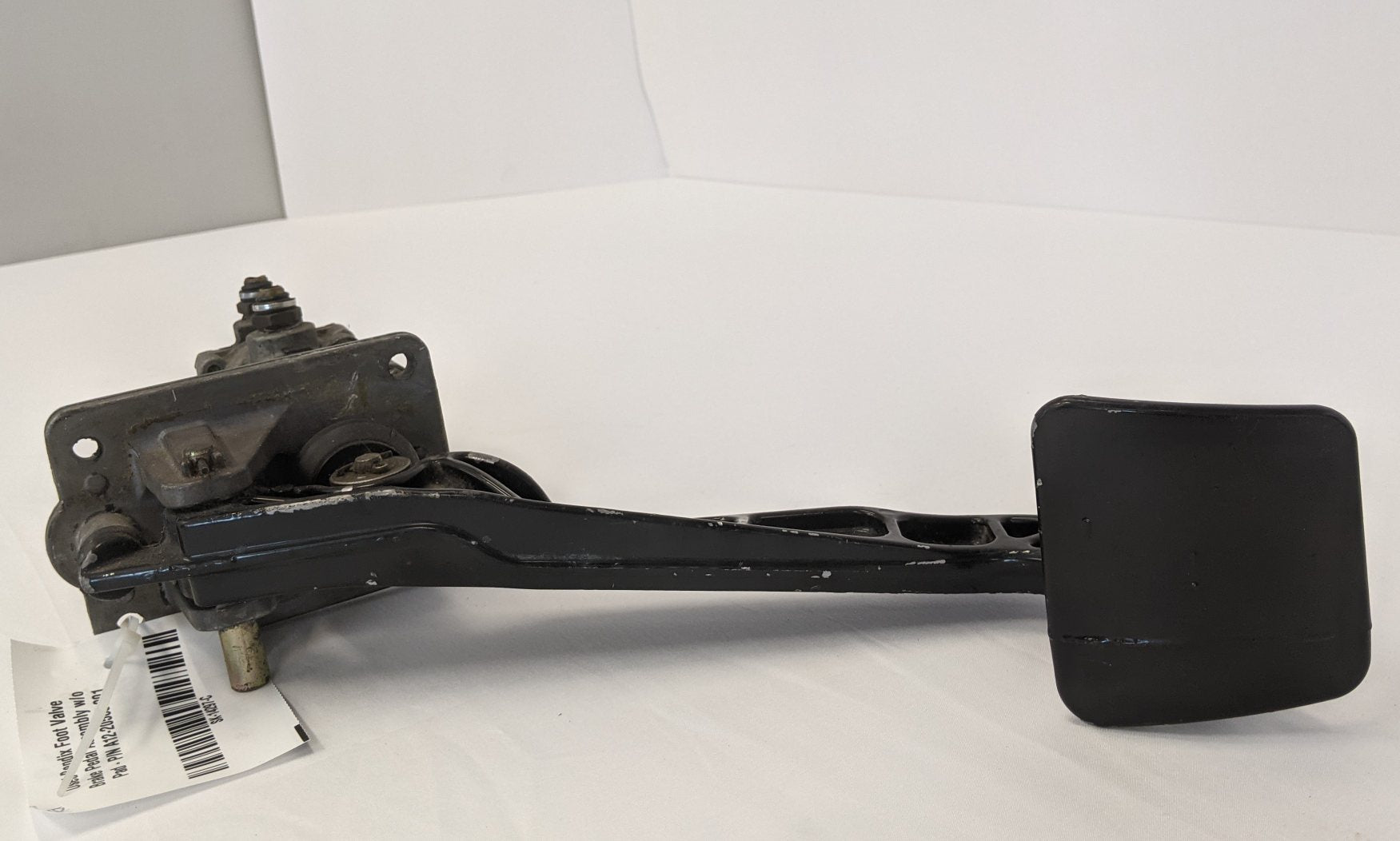 Used Bendix Foot Valve Brake Pedal Assembly w/o Pad - P/N A12-20563-001 (10114336915772)