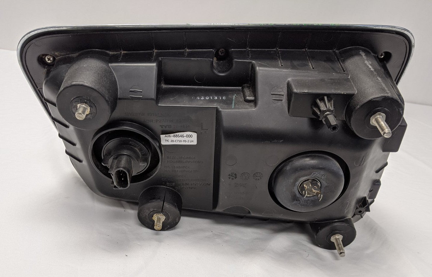 Damaged Freightliner Coronado SD122 LH Chrome Head Light - P/N A06-88646-000