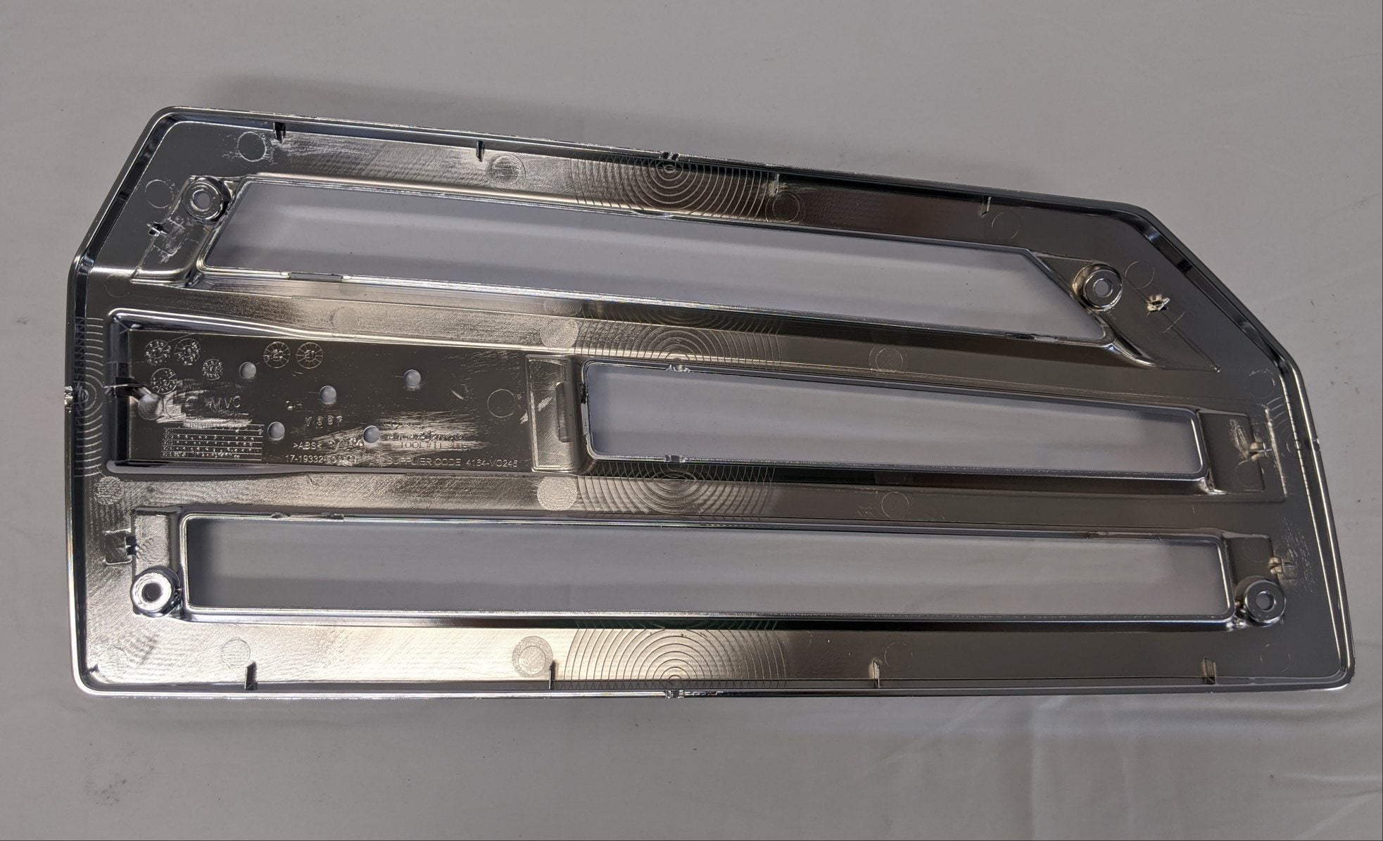 Western Star 4700 LH Air Intake Bezel w/o Logo - P/N  17-19332-000 (6727674691670)
