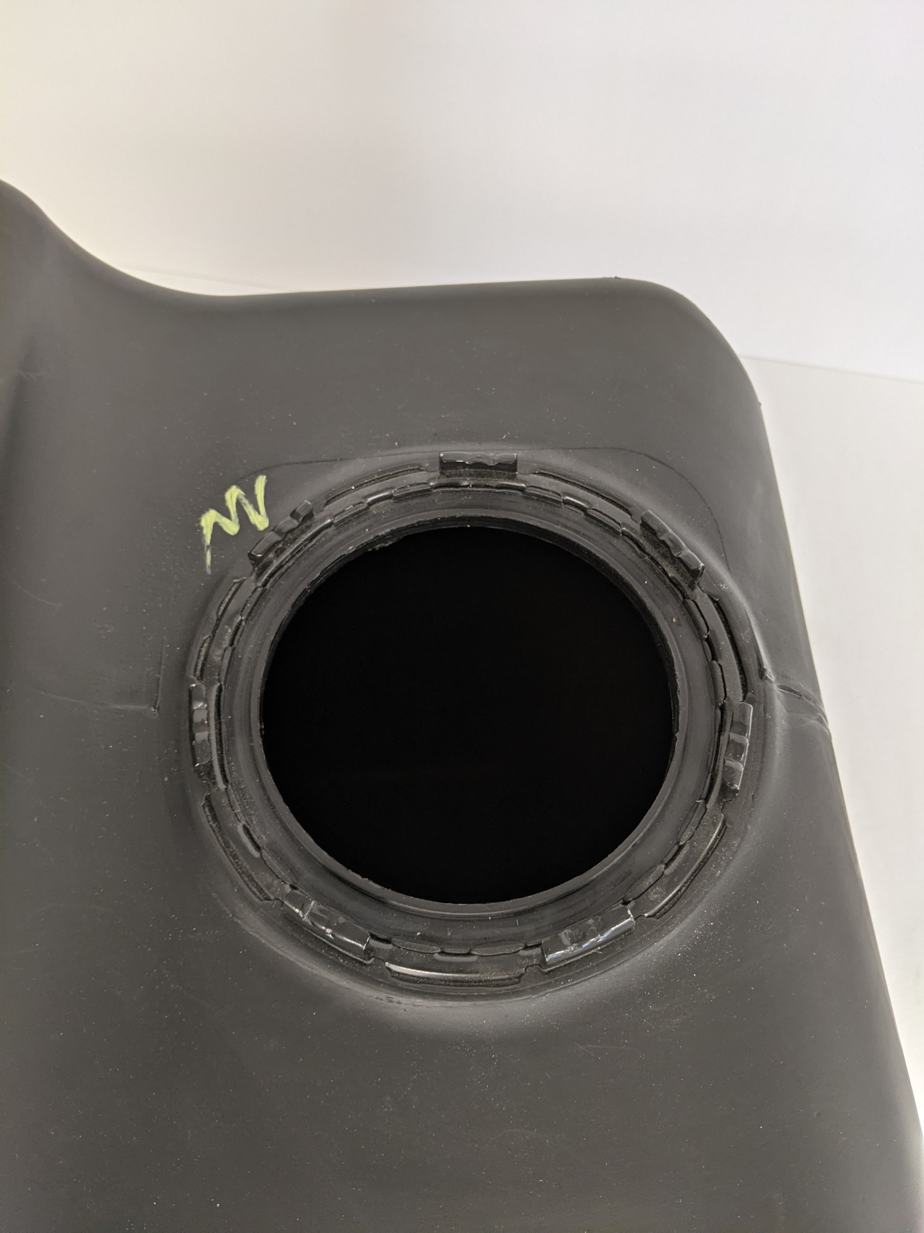 Freightliner 23 Gallon RH Straight Fill DEF Tank - P/N A04-35191-012 (9971766133052)