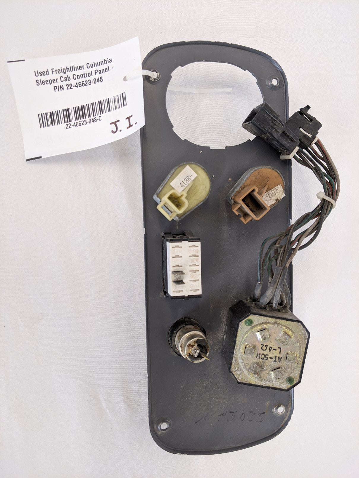 Used Freightliner Columbia Sleeper Cab Control Panel - P/N 22-46623-048
