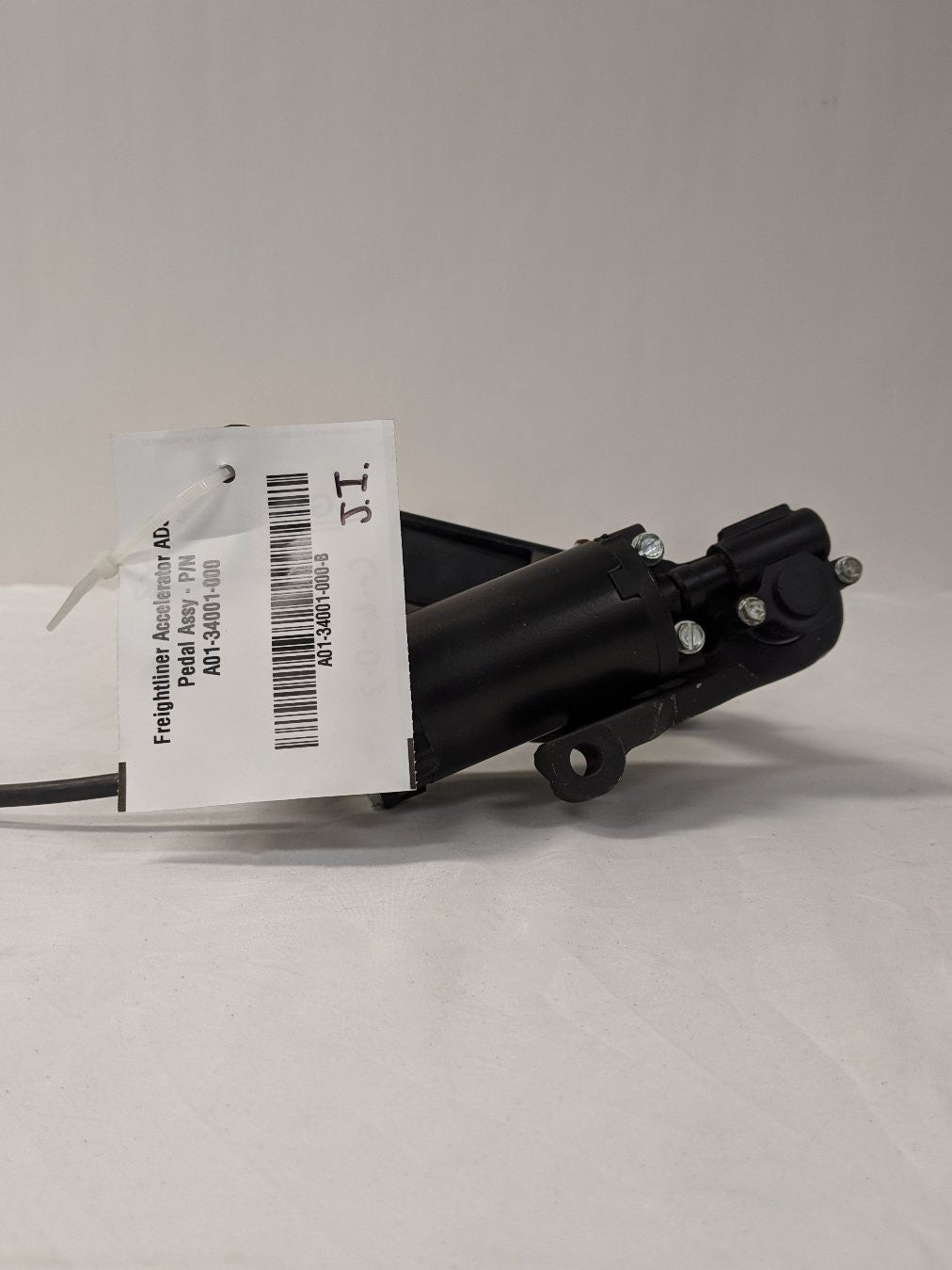 Freightliner Accelerator ADJ Pedal Assy - P/N  A01-34001-000