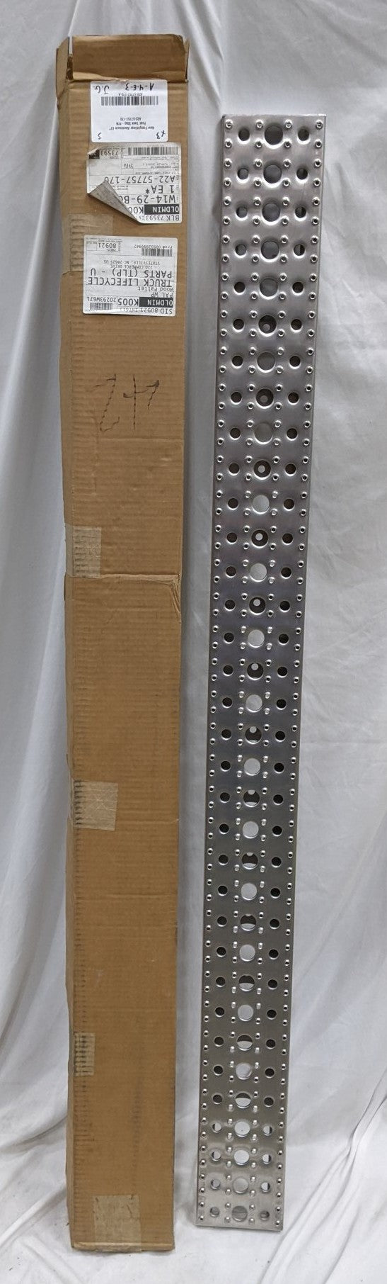 Freightliner Aluminum 67" Fuel Tank Step A22-57757-170