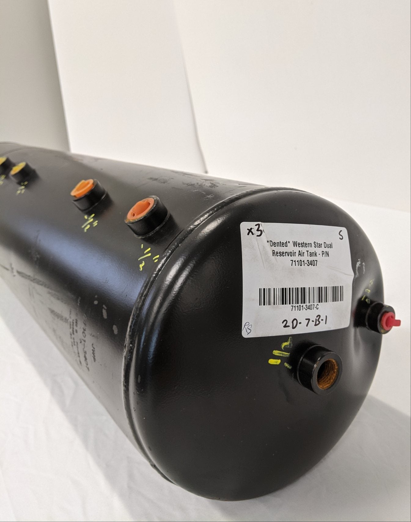 *Dented* Western Star Dual Reservoir Air Tank - P/N 71101-3407 (10115977543996)