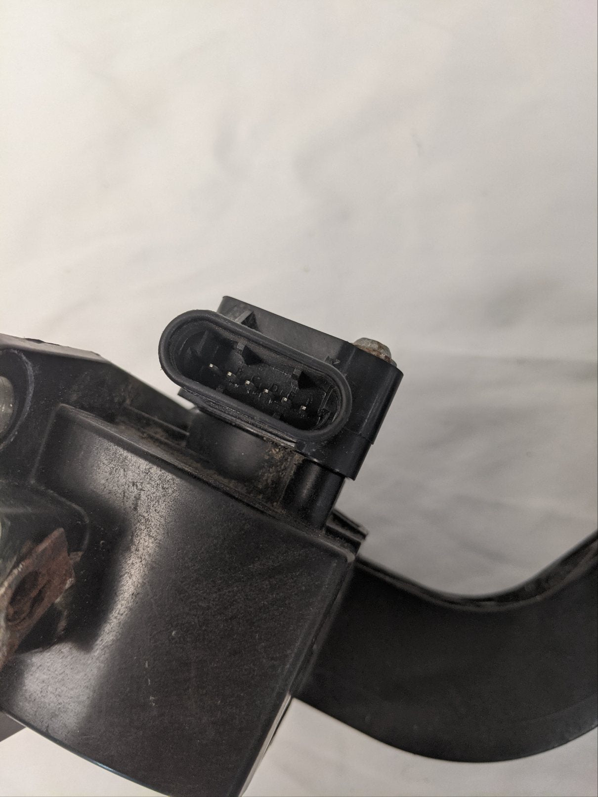 Used Freightliner Electronic Dual Analog Accelerator Pedal - P/N A01-33398-000