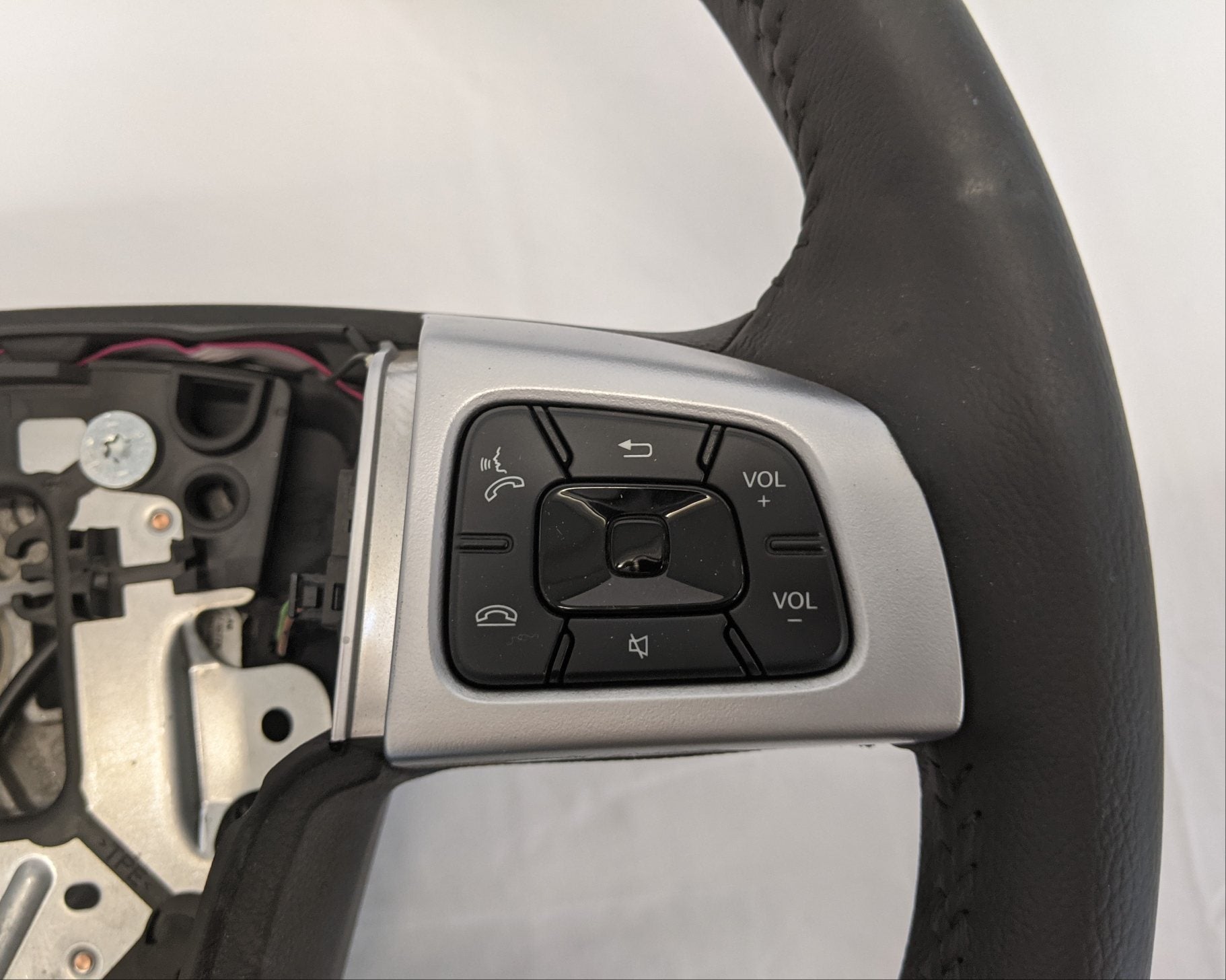 Freightliner Chrome Switch Leather Steering Wheel - P/N  A14-19802-002 (8005873041724)