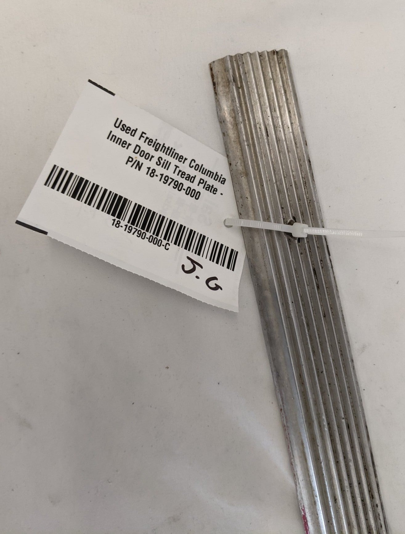 Used Freightliner Columbia Inner Door Sill Tread Plate - P/N 18-19790-000 (10175171330364)