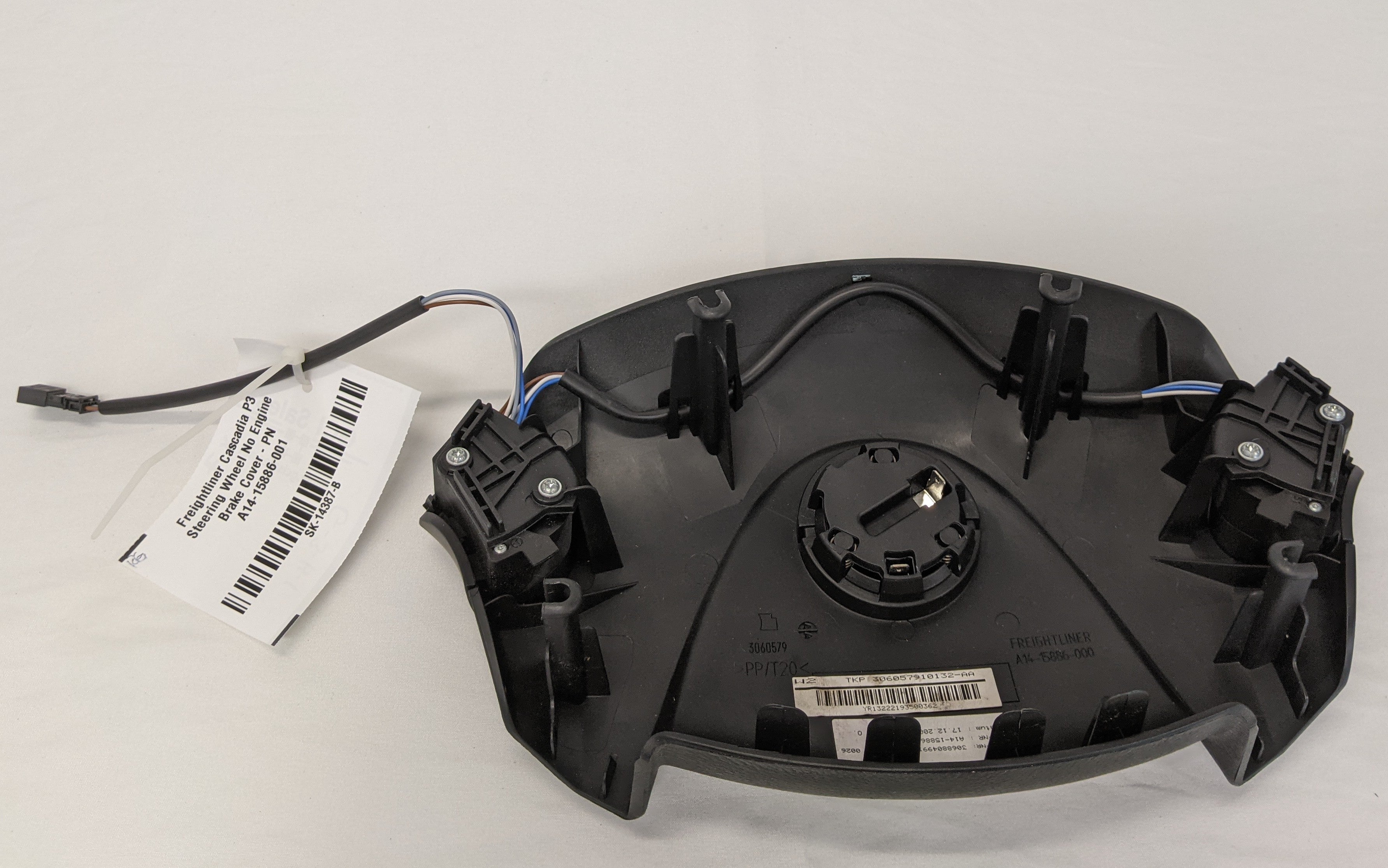 Freightliner Cascadia P3 Steering Wheel No Engine Brake Cover - PN A14-15886-001 (10097400676668)