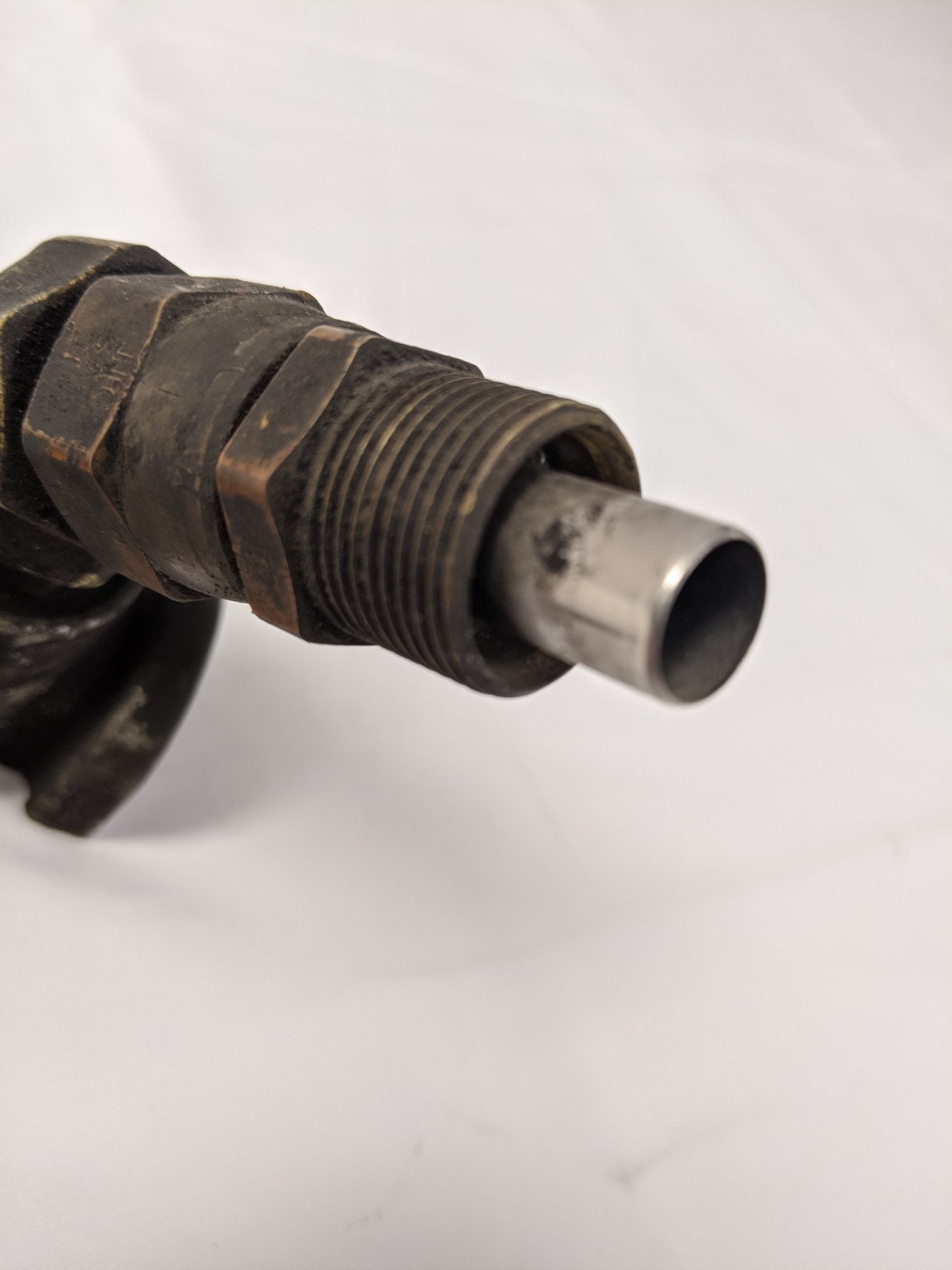 Used Detroit Diesel Fuel Water Separator Assembly Base - P/N DDE 23531546