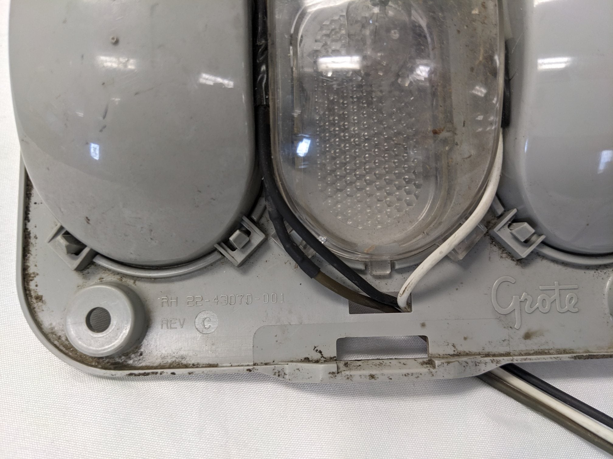 Used Freightliner Grakon Three Piece Dome Light - P/N 22-43070-001
