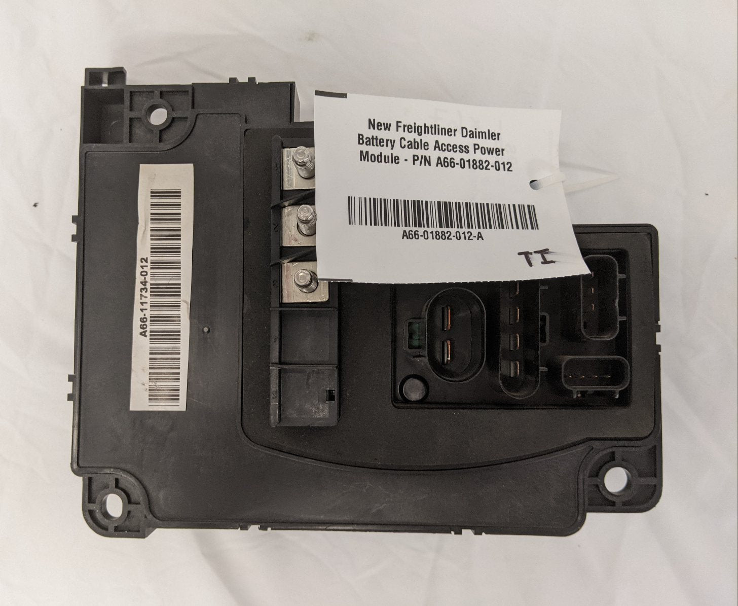 New Freightliner Daimler Battery Cable Access Power Module - P/N A66-01882-012 (10168408113468)