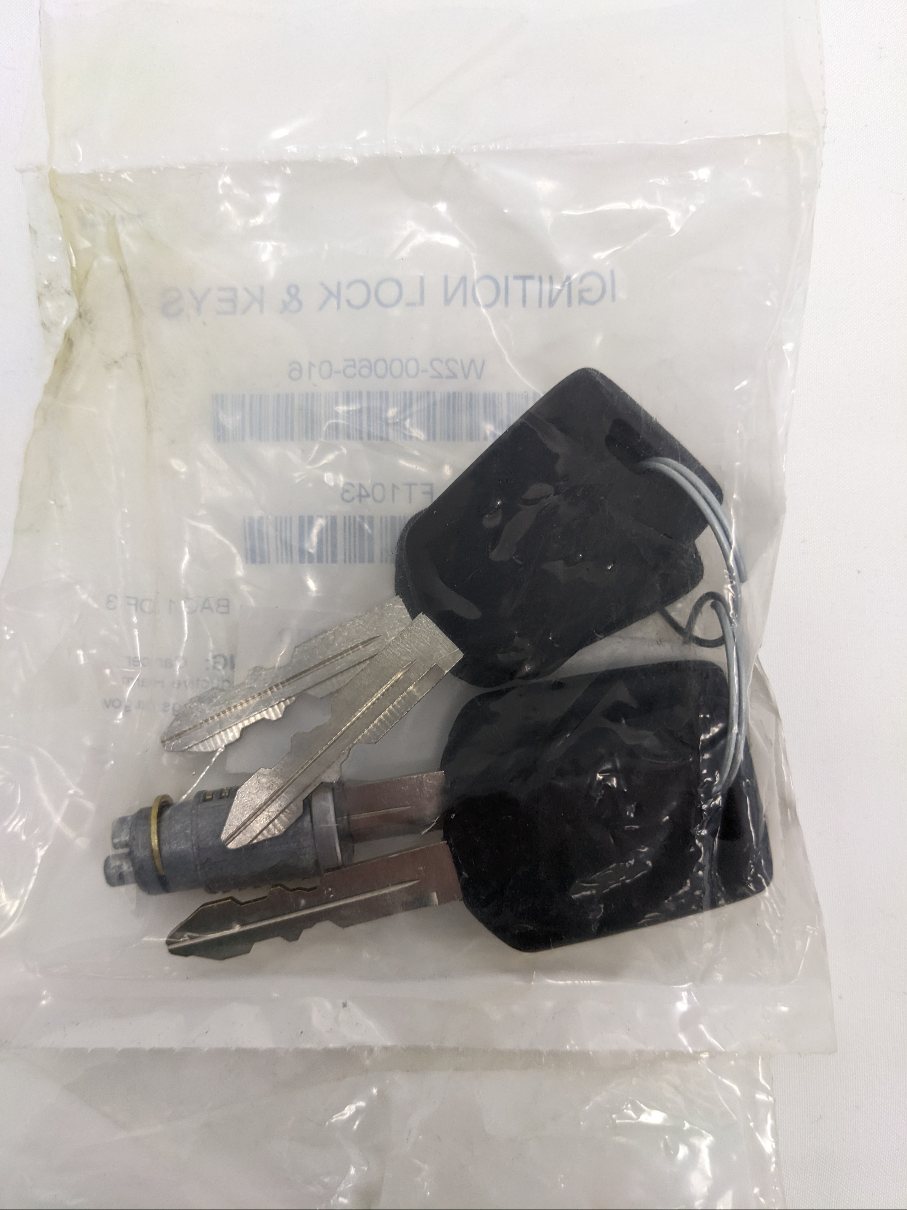 New Freightliner W4 Lockset, 4 Keys, Lockset - P/N W22-00065-016 (10133749662012)