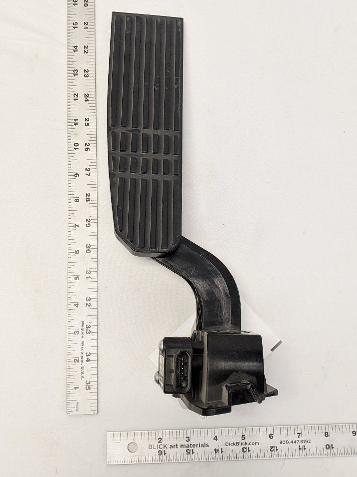 Damaged Freightliner M2, Cascadia Dual APS Accelerator Pedal - P/N A01-34090-000