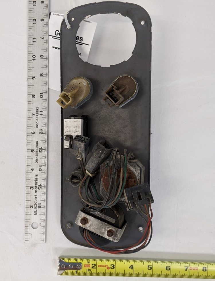 Used Freightliner Columbia Sleeper Cab Control Panel - P/N 22-46623-049