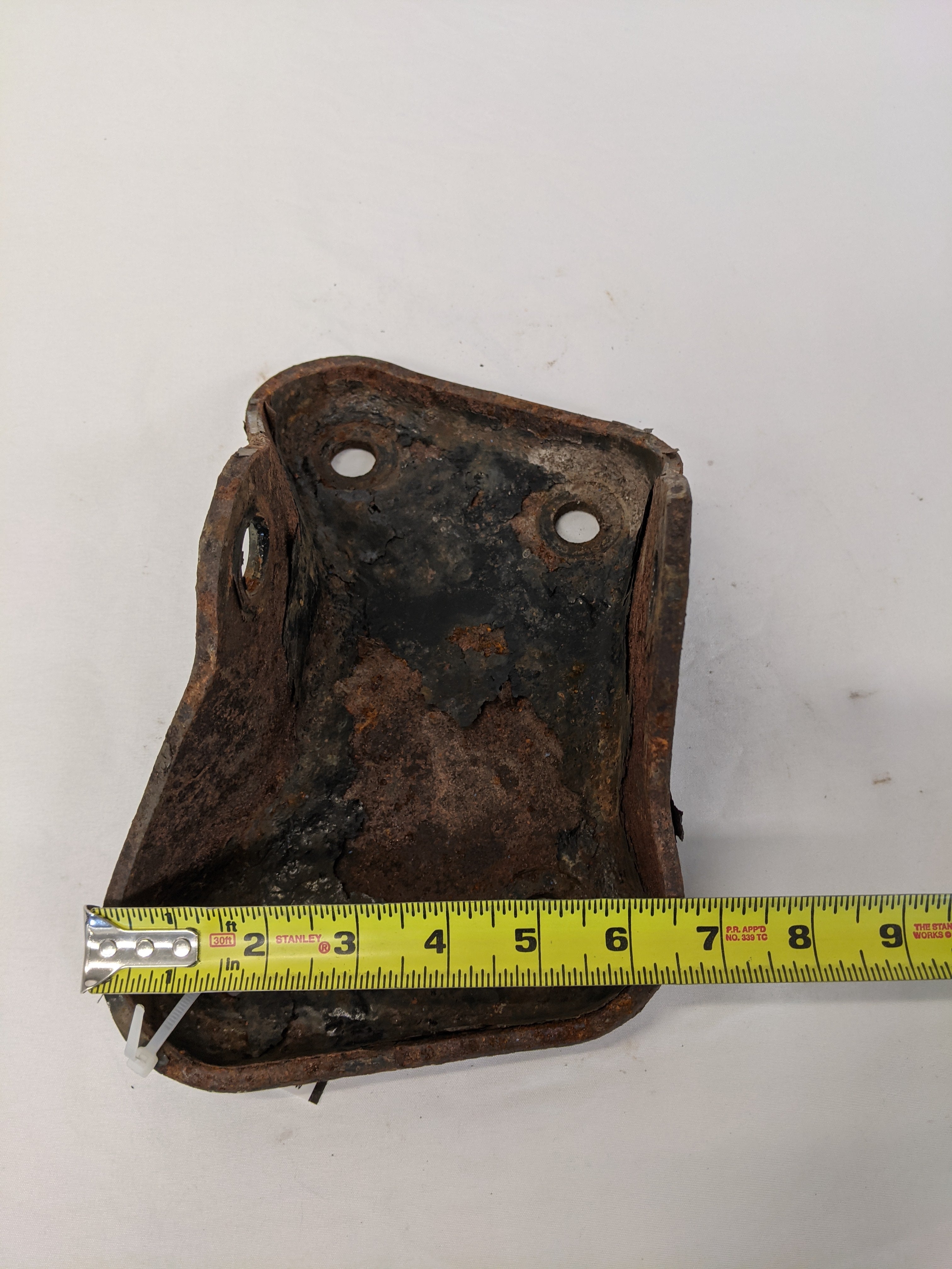 *Rusty* Freightliner Cascadia P3 Suspension Front Spring Hanger - P/N 16-18102-001 (10093047906620)