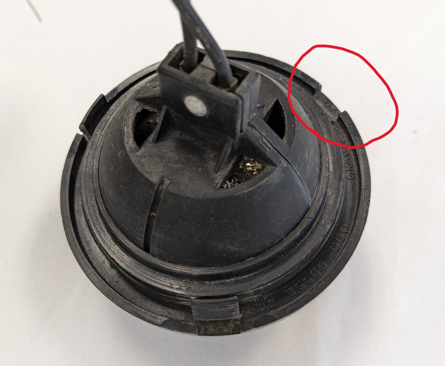 *Lot of 2* *Broken Mounting Tabs* Freightliner Reading Light - P/N A22-35589-000