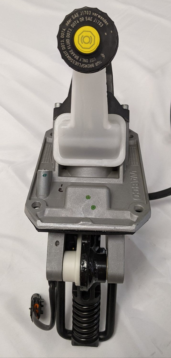 Freightliner Cascadia P3 Wabco Hydraulic Clutch Pedal A02-14082-000