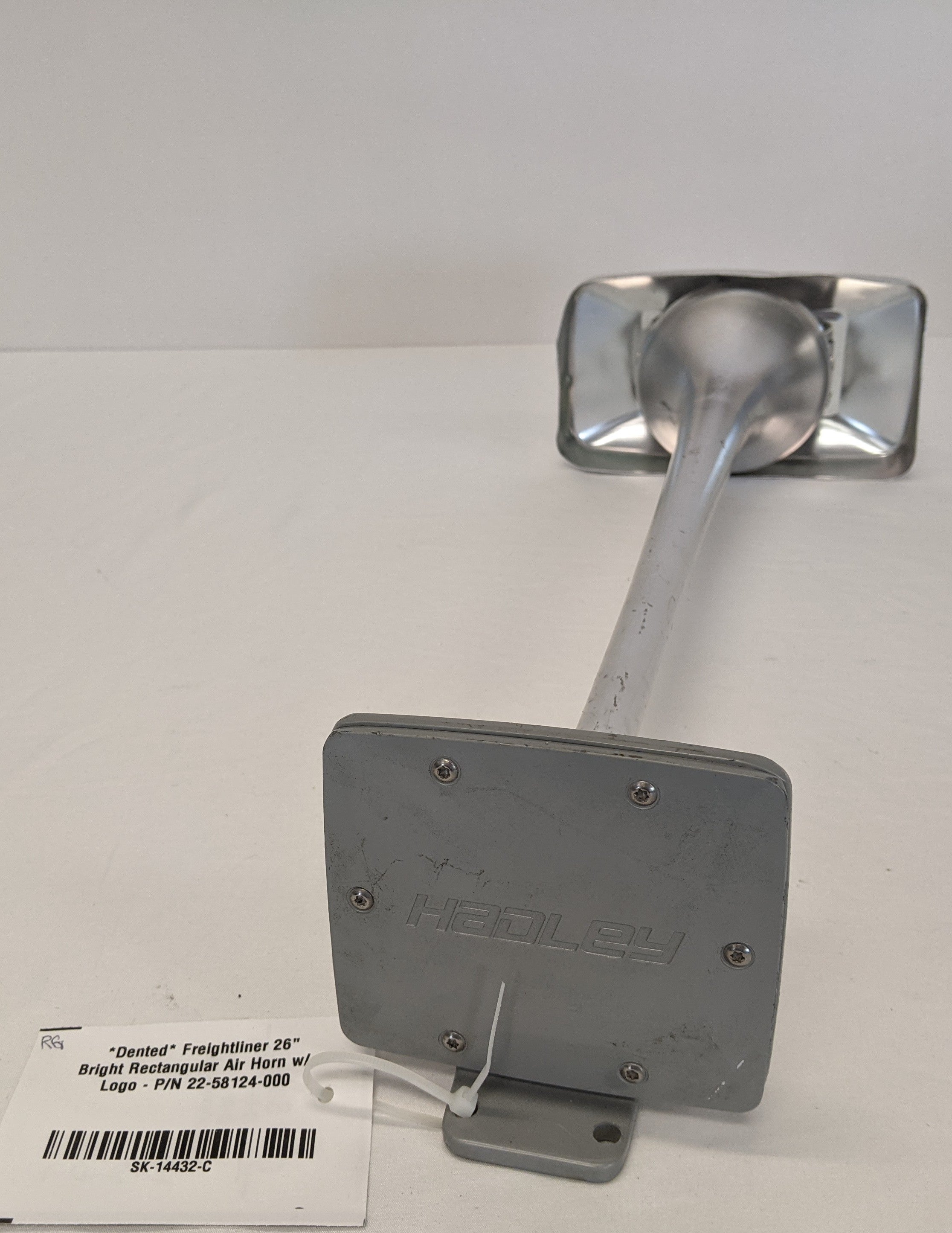 *Dented* Freightliner 26" Bright Rectangular Air Horn w/ Logo - P/N 22-58124-000 (10071075979580)