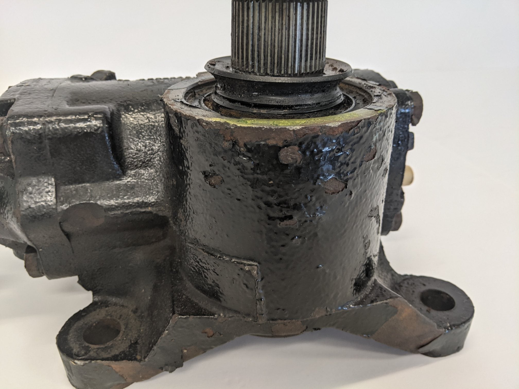 Used Freightliner Columbia Steering Gear Assembly - P/N 14-17729-000 (10118092783932)