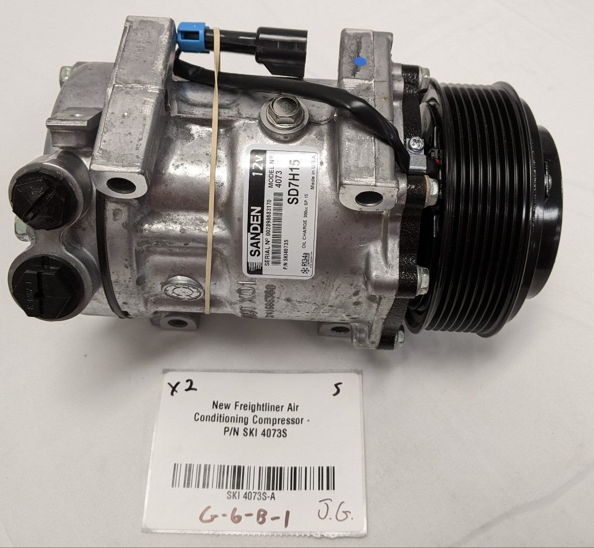 シナリー　R2 C3 S8 PF あこ様 Freightliner A/C Compressor R134a 8-Groove Pad Mount | SKI 4073S