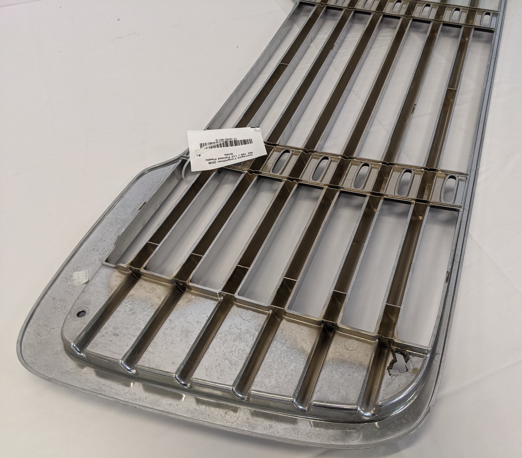 Damaged Freightliner OEM  M2 106 / 112 Chrome Plated Grille - P/N  17-14787-001 (6558257578070)