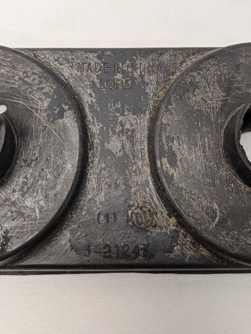 Used Freightliner Cascadia P3 Lower Front Engine Isolator - P/N LOR J21247 21