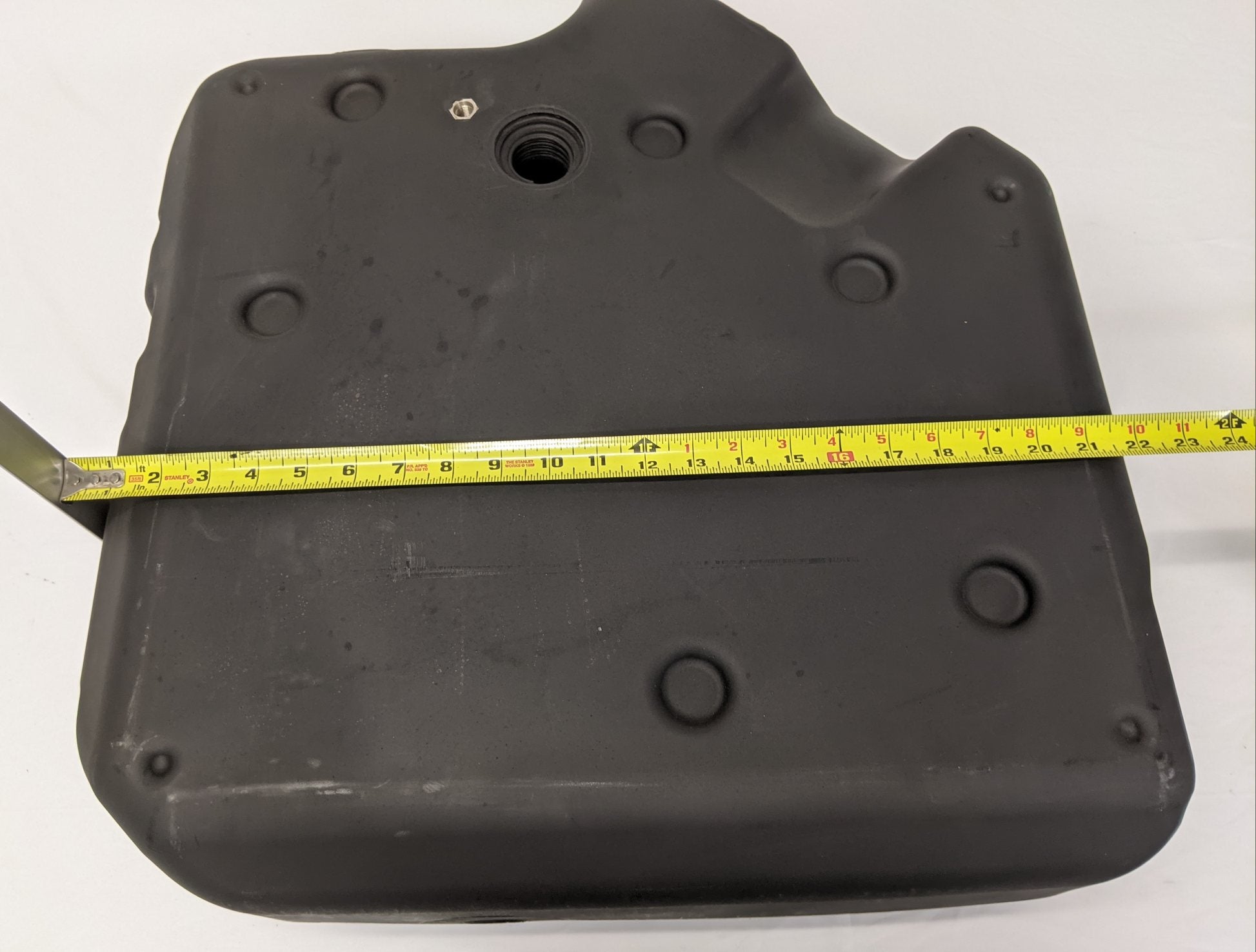 New Freightliner 13 Gal. DEF Tank P/N: 04-33149-000 & Header P/N 04-35959-000 (10116920017212)