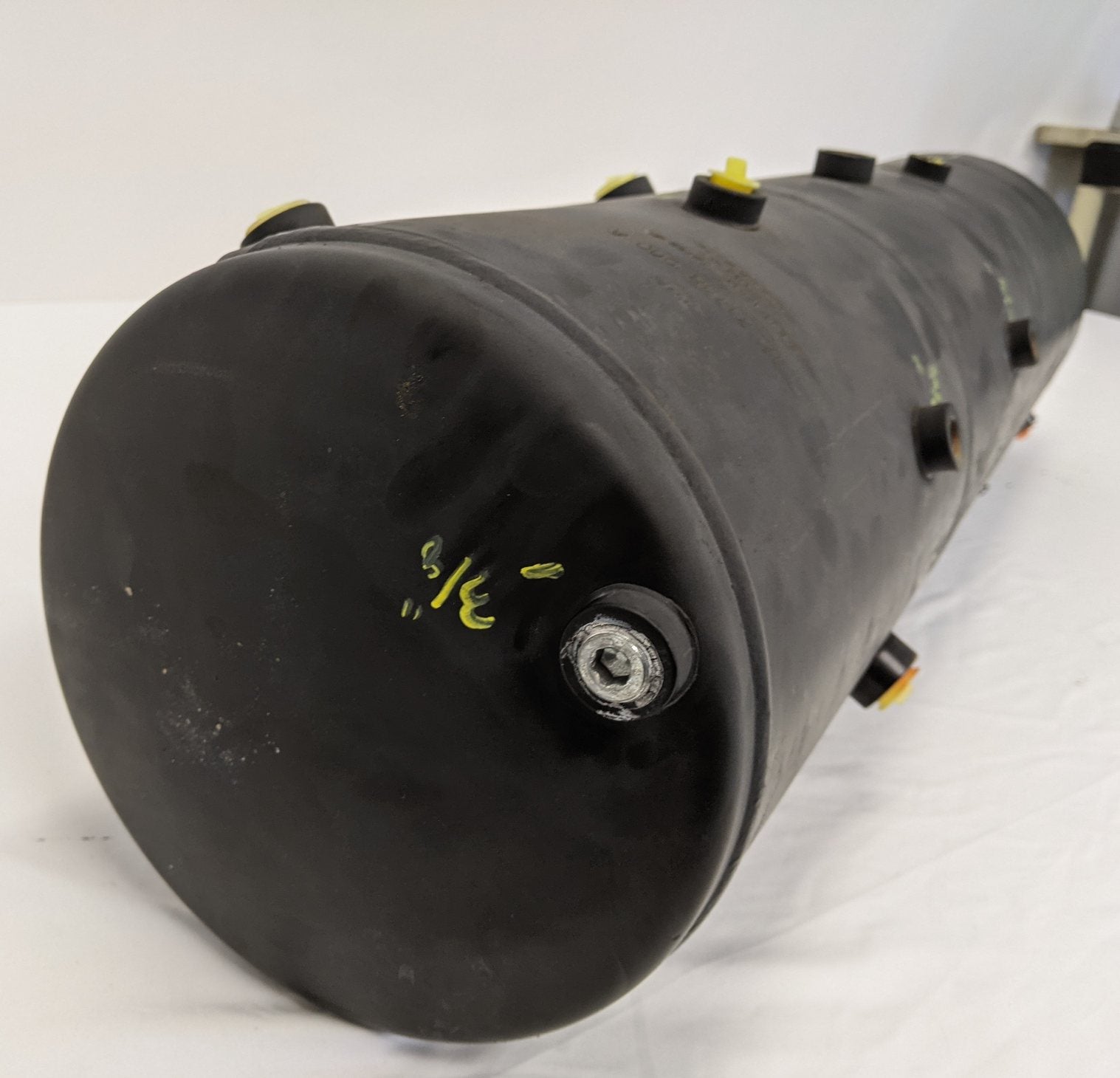 Freightliner 2180 cu. in. Steel Dual Air Tank - P/N 12-21748-000 (10118321013052)