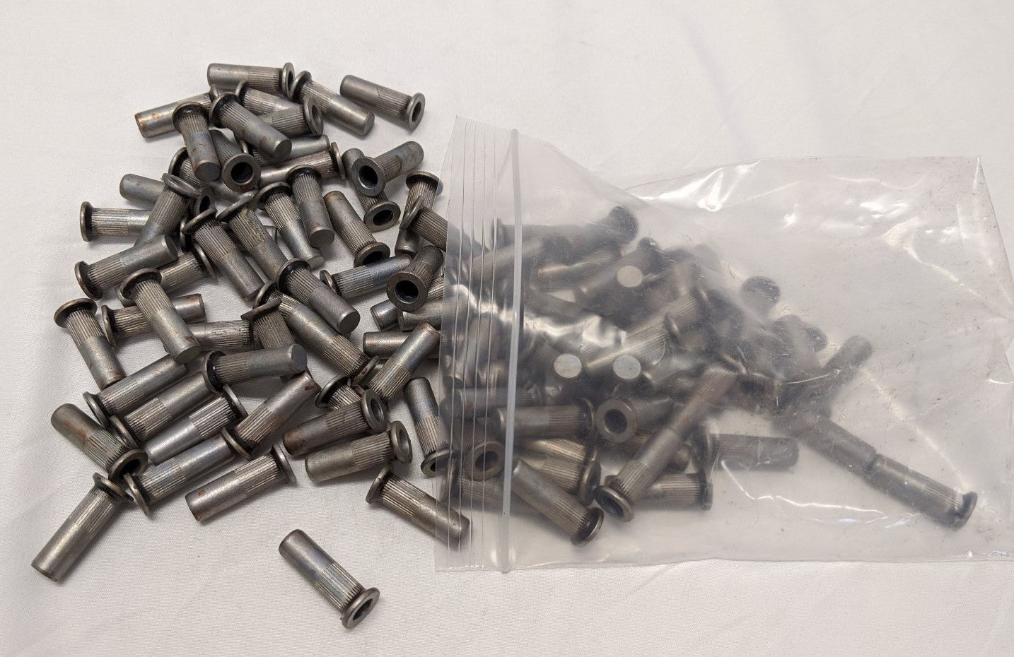 *Lot of 100* 6MM-1.0 Wedge Head Closed End Sealed Steel Ribbed Rivet Nuts