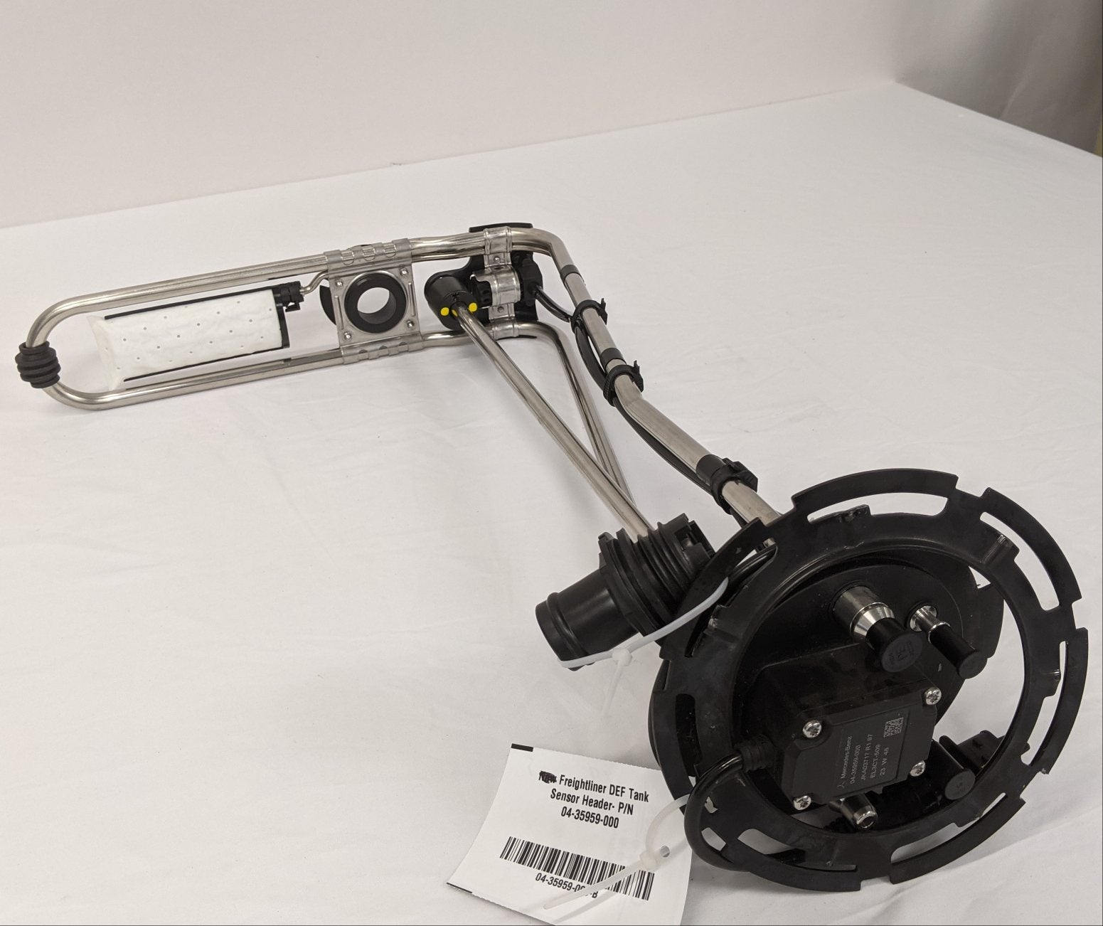 New Freightliner 13 Gal. DEF Tank P/N: 04-33149-000 & Header P/N 04-35959-000 (10116920017212)