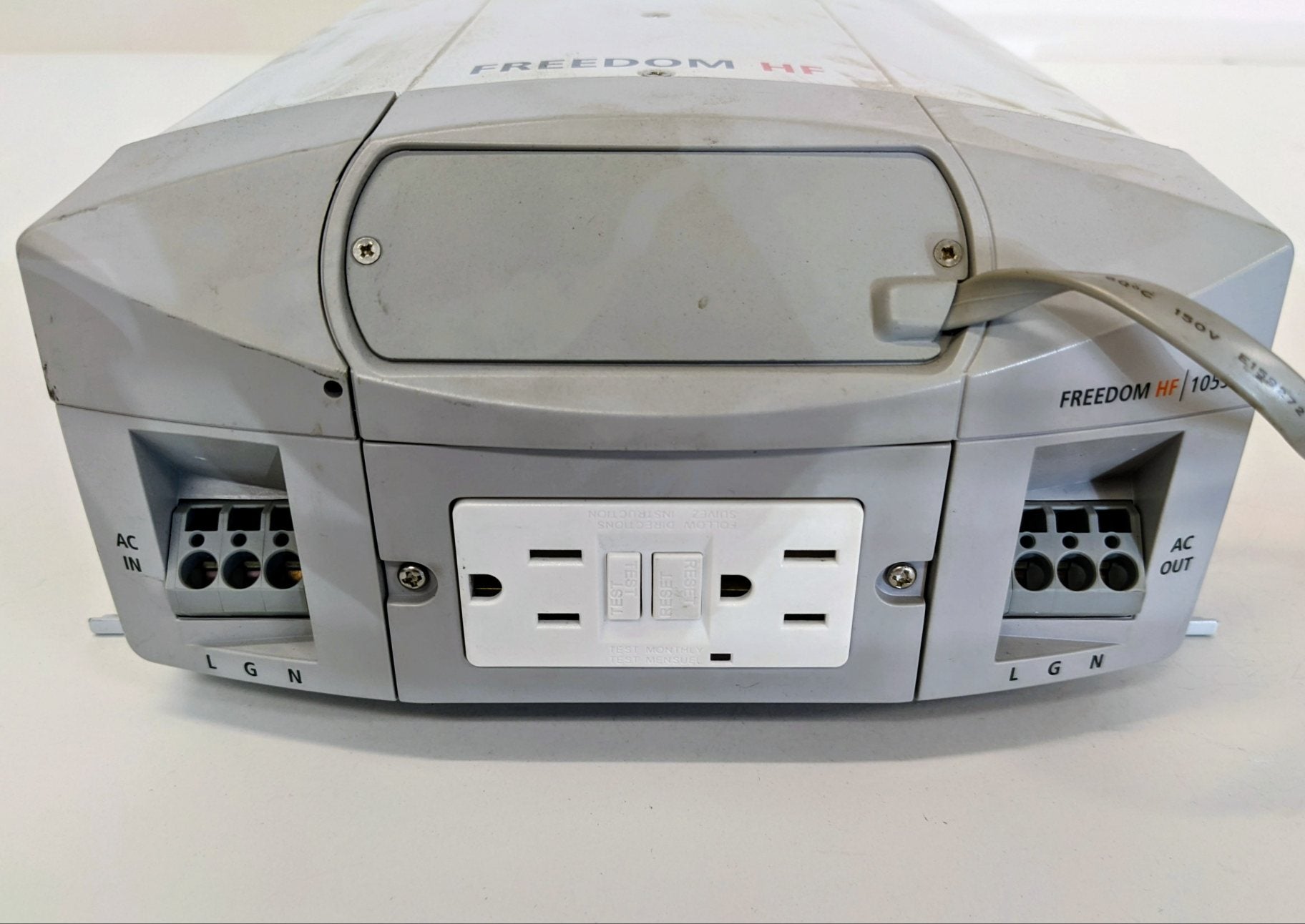 Used Xantrex Freedom HF 1055 1000 W 55A Inverter - P/N 806-1055 (10163705971004)