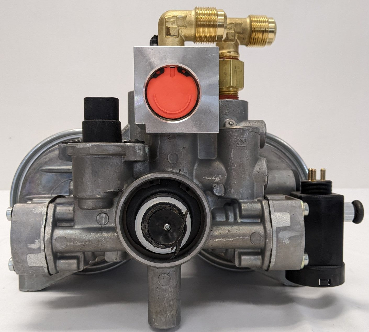 Damaged Western Star 57X Wabco 12 V, TCV Twin Air Dryer - P/N  WAB 432 433 048 0